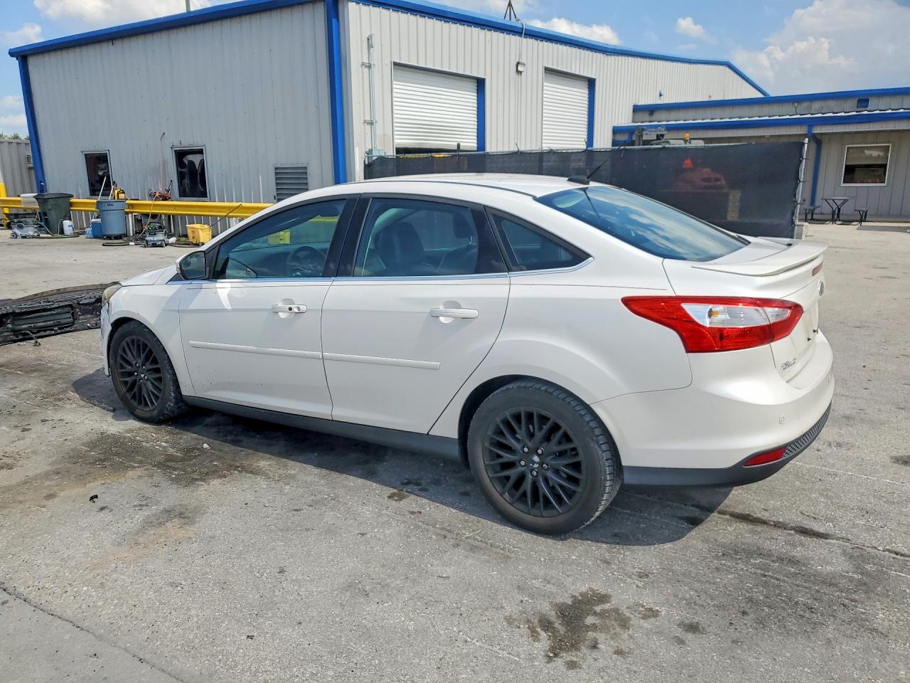 2013 Ford Focus Titanium White vin: 1FADP3J22DL283087