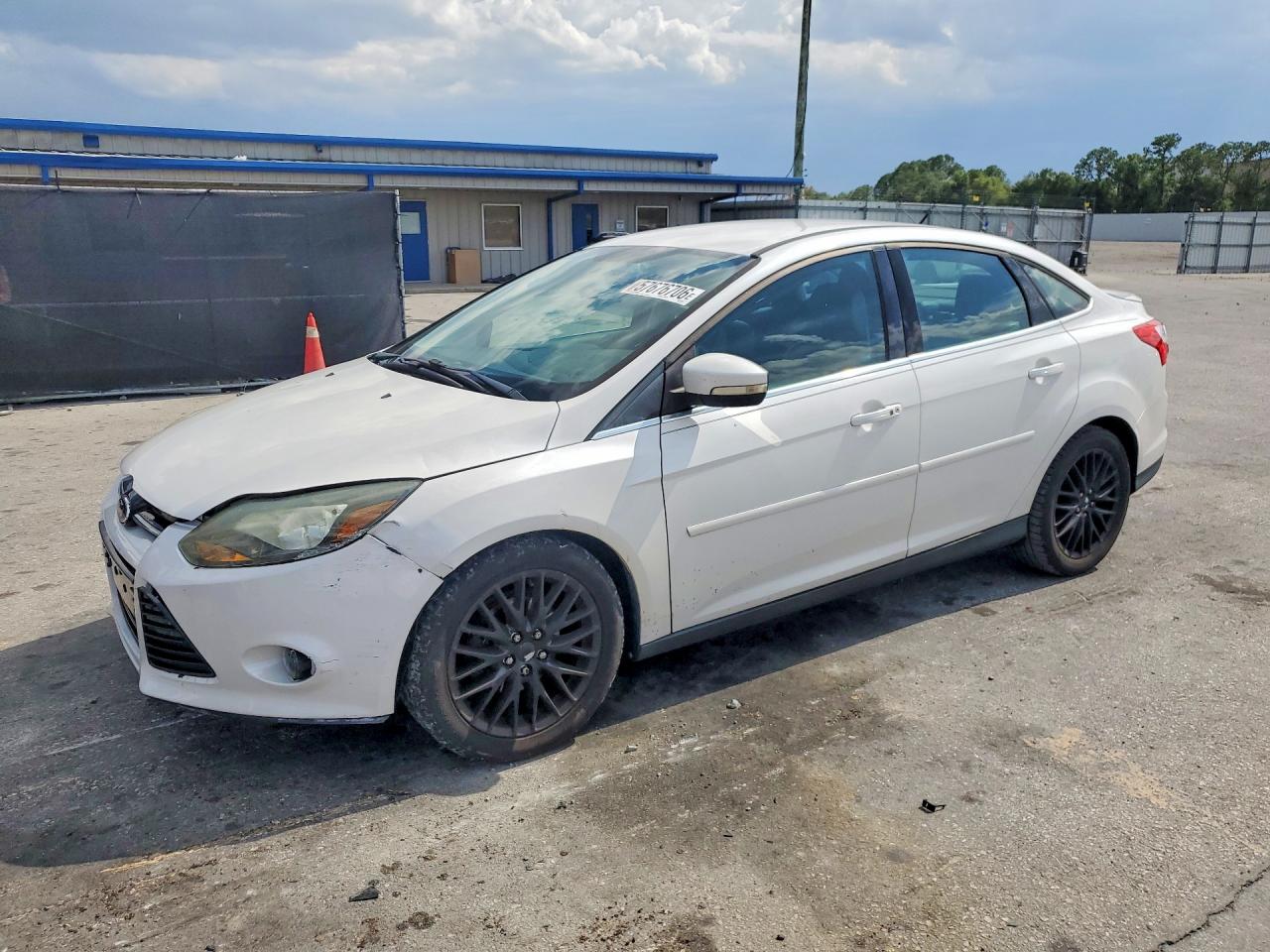 2013 Ford Focus Titanium White vin: 1FADP3J22DL283087