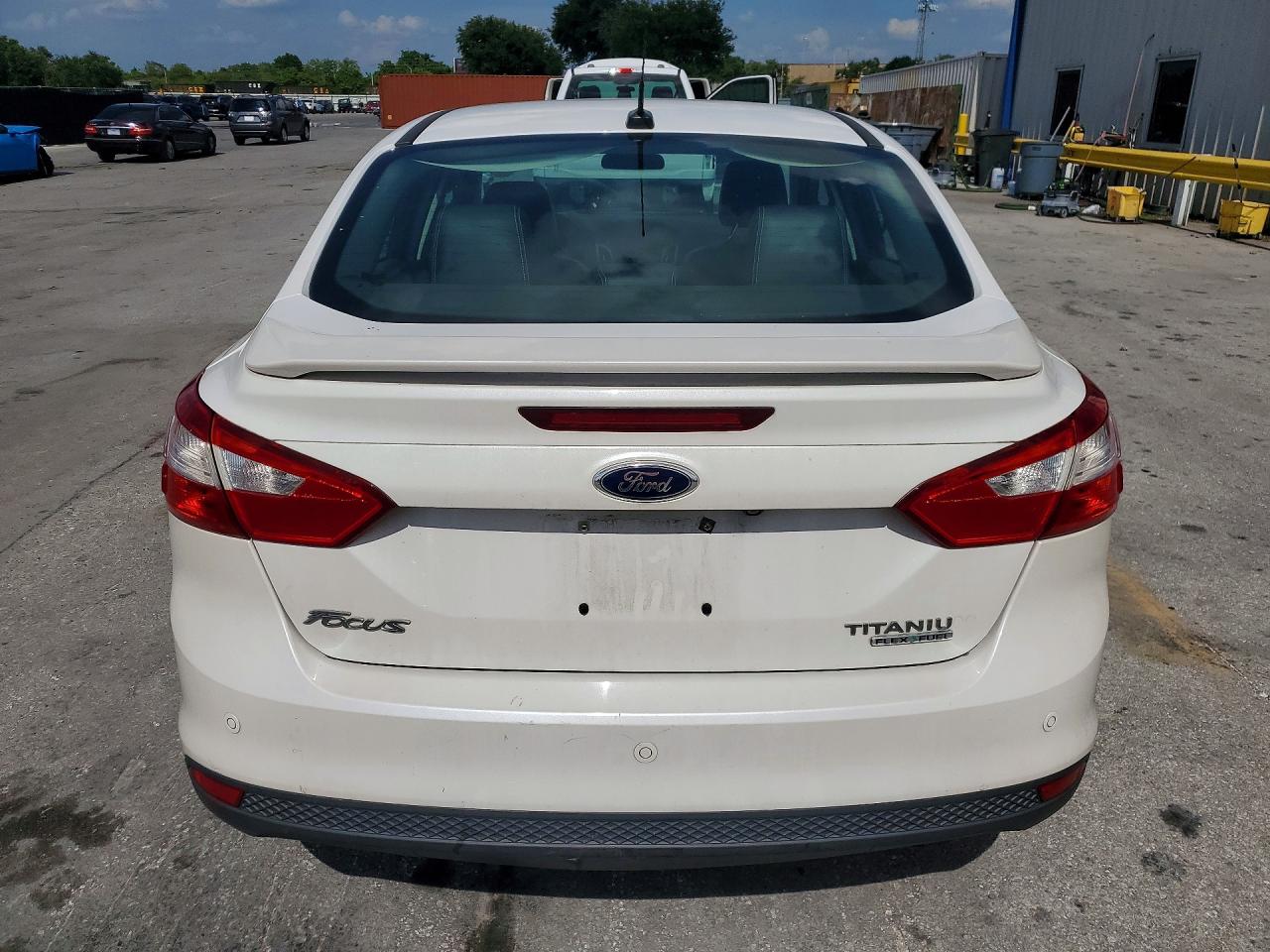 2013 Ford Focus Titanium White vin: 1FADP3J22DL283087
