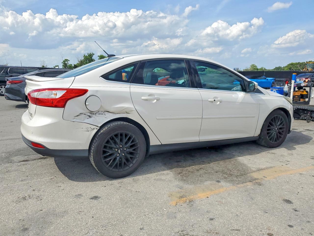 2013 Ford Focus Titanium White vin: 1FADP3J22DL283087