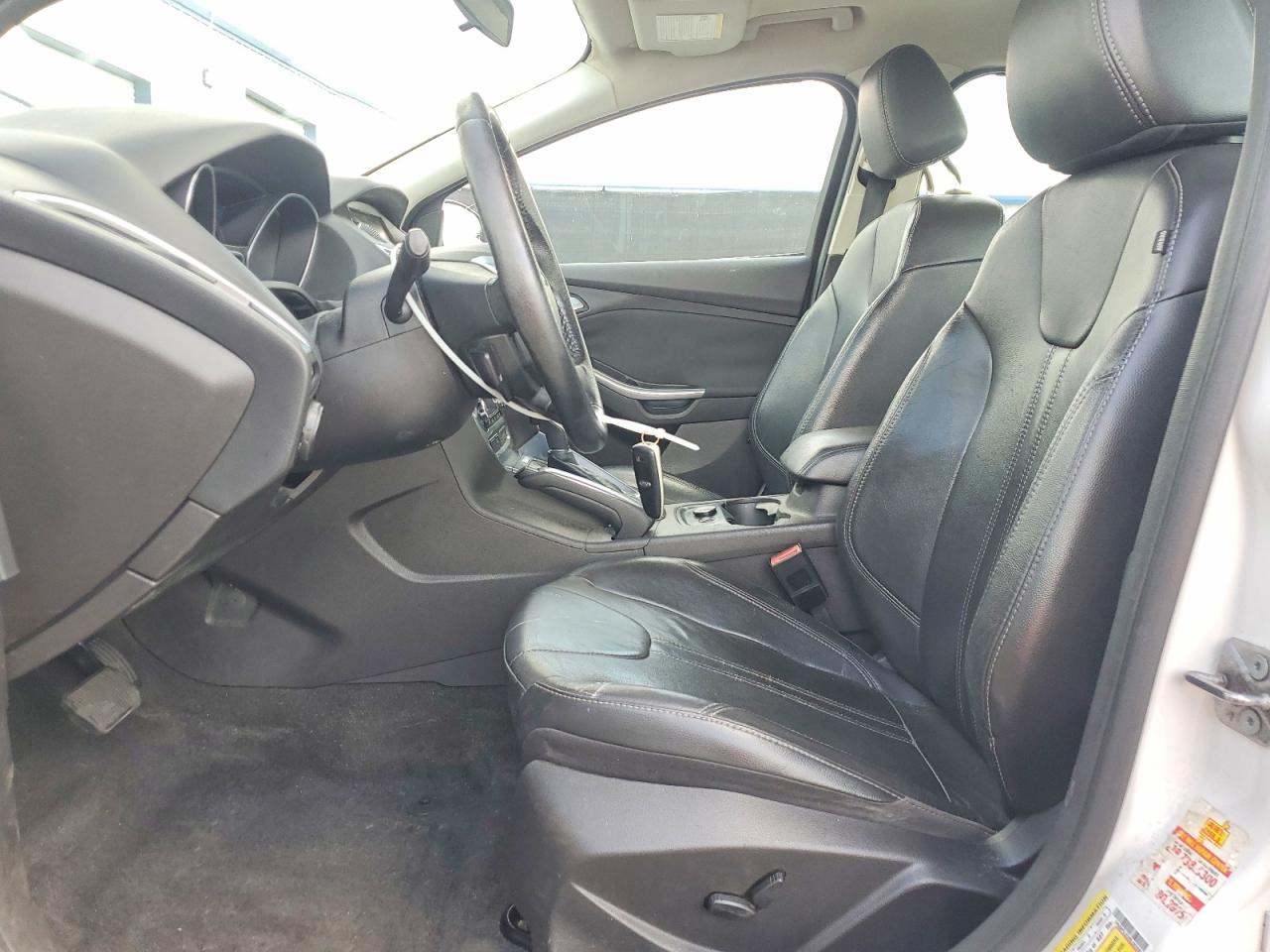 2013 Ford Focus Titanium White vin: 1FADP3J22DL283087