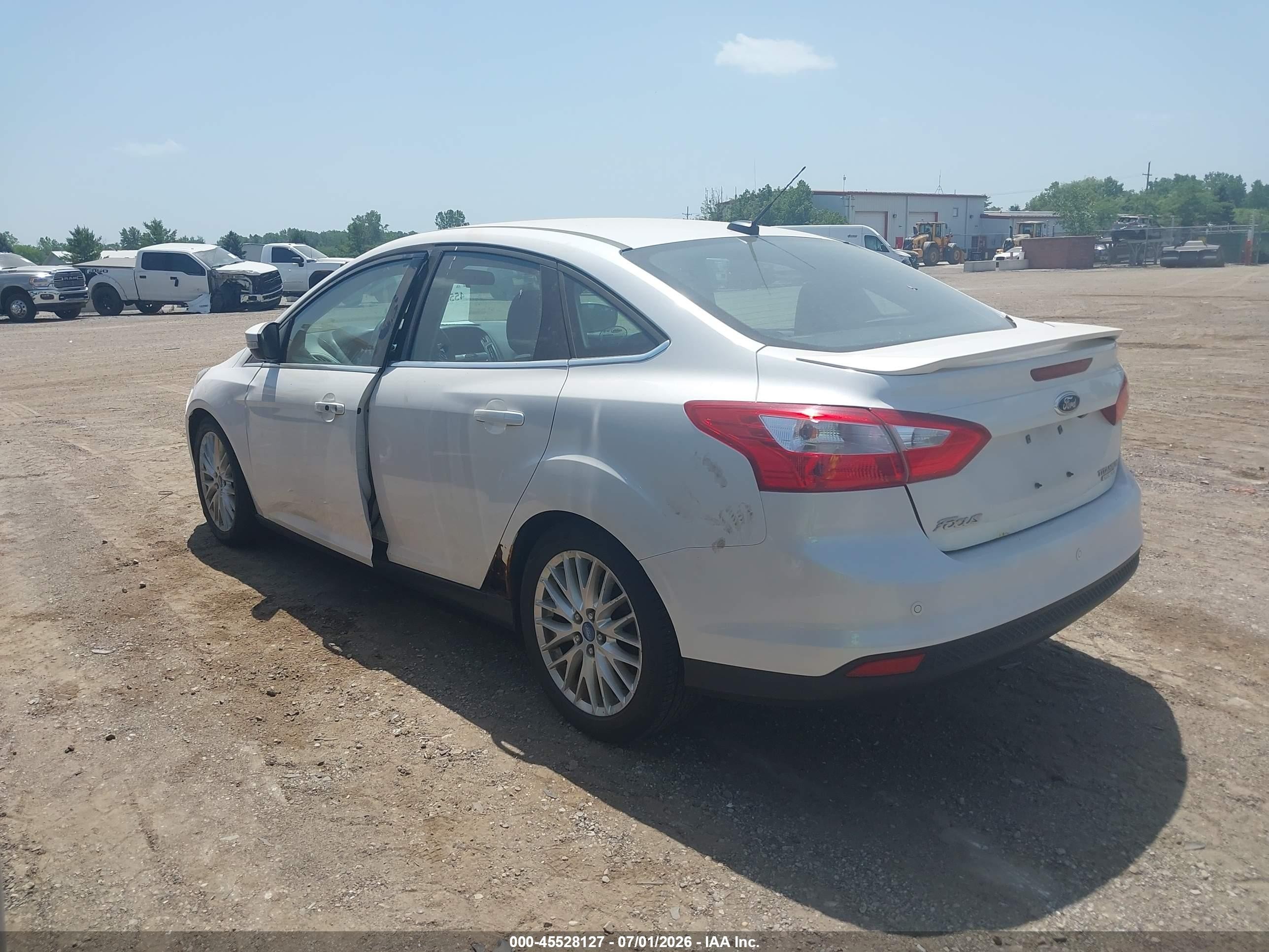 2014 Ford Focus Titanium White vin: 1FADP3J22EL217799
