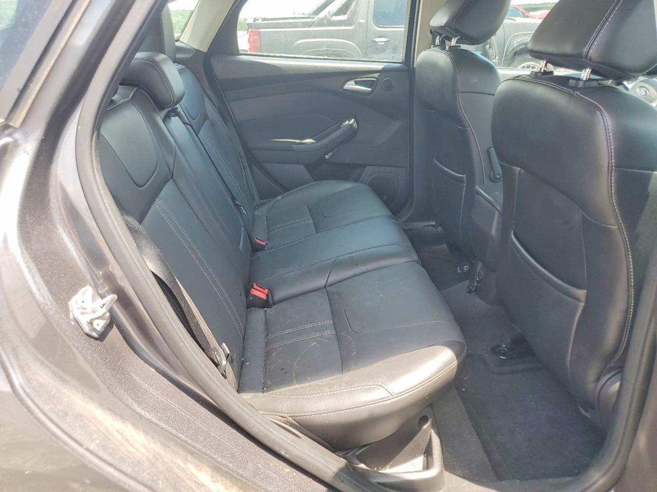 2014 Ford Focus Titanium Gray vin: 1FADP3J22EL233372