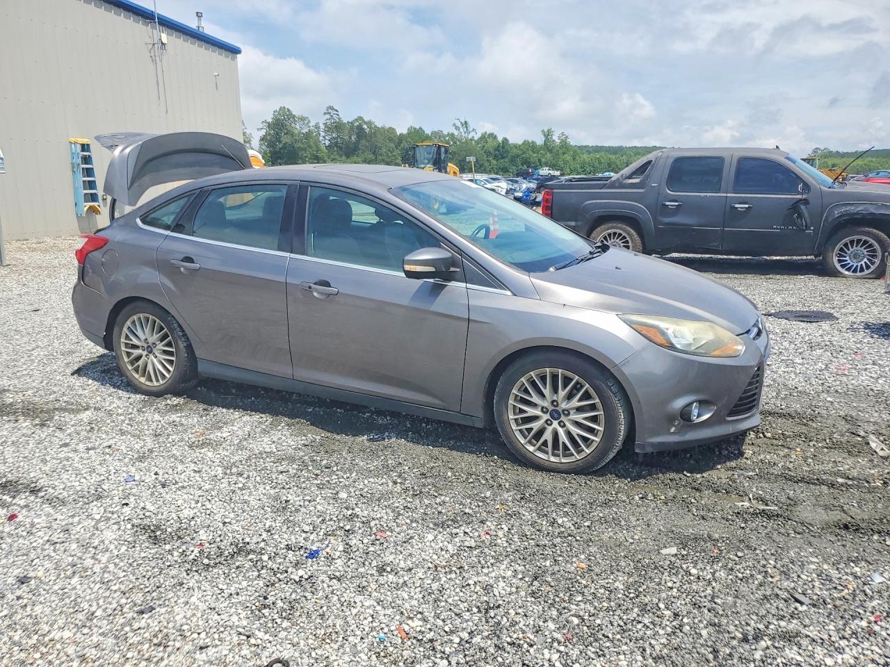 2014 Ford Focus Titanium Gray vin: 1FADP3J22EL233372