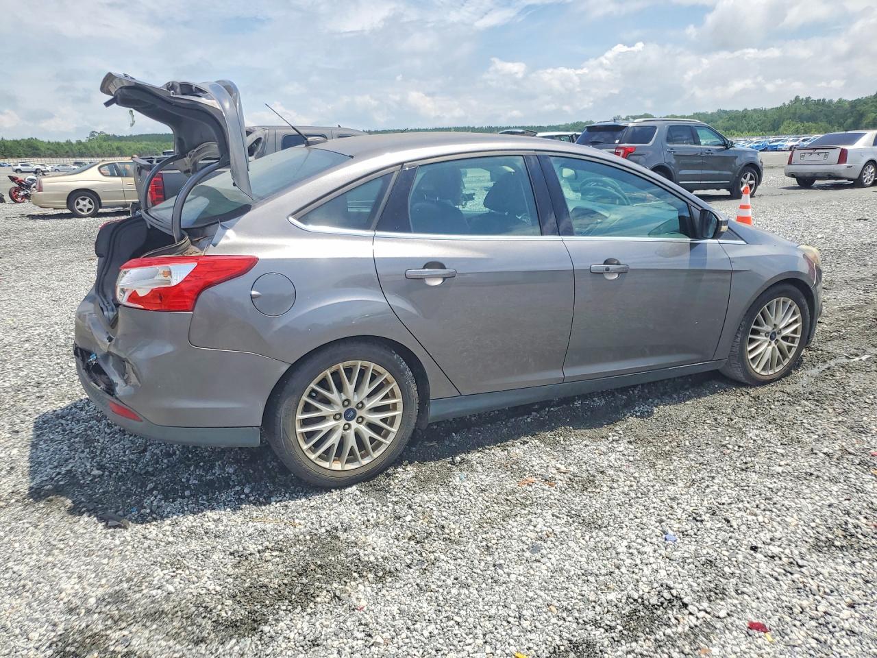 2014 Ford Focus Titanium Gray vin: 1FADP3J22EL233372