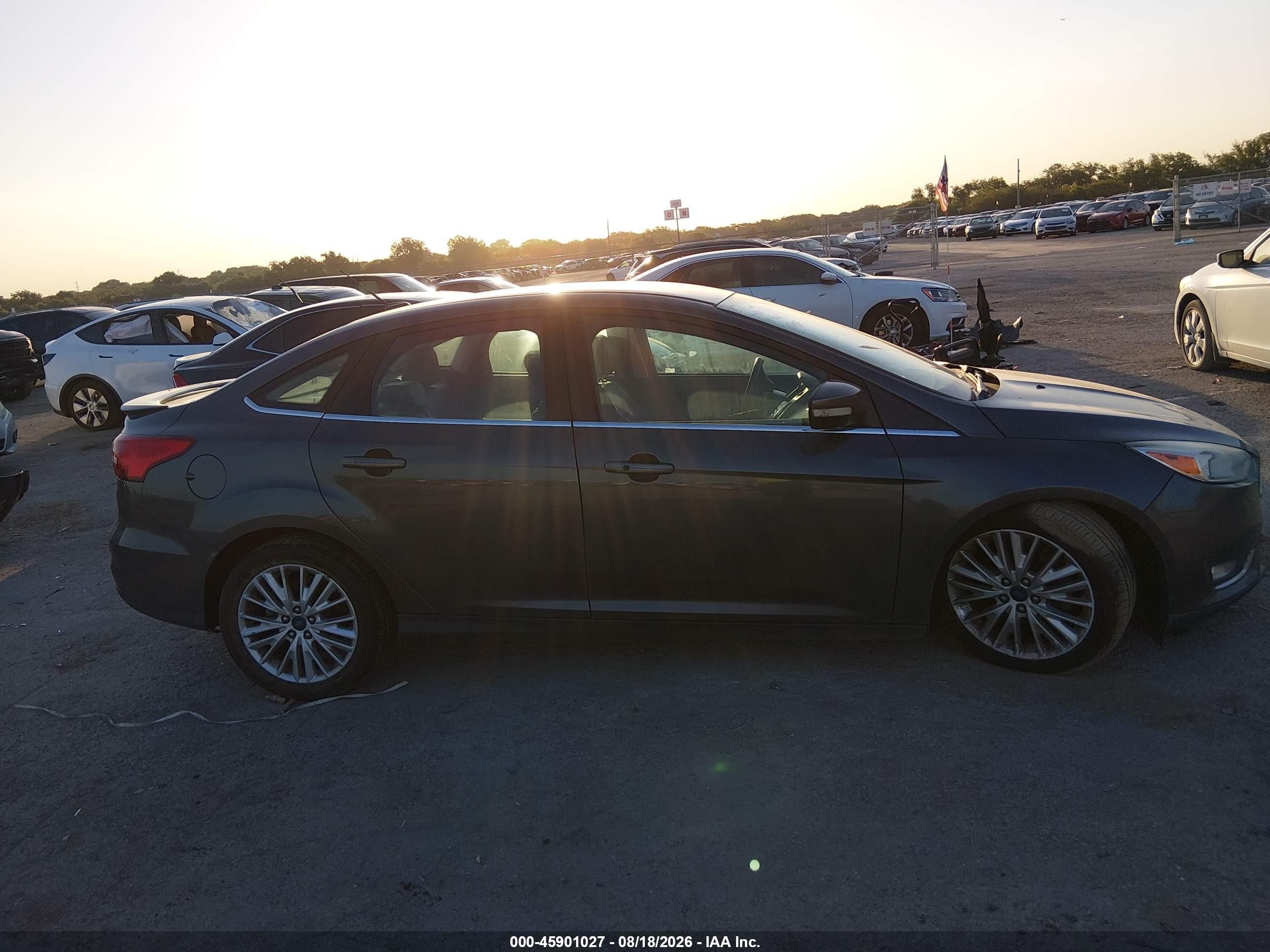 2015 Ford Focus Titanium Gray vin: 1FADP3J22FL370023