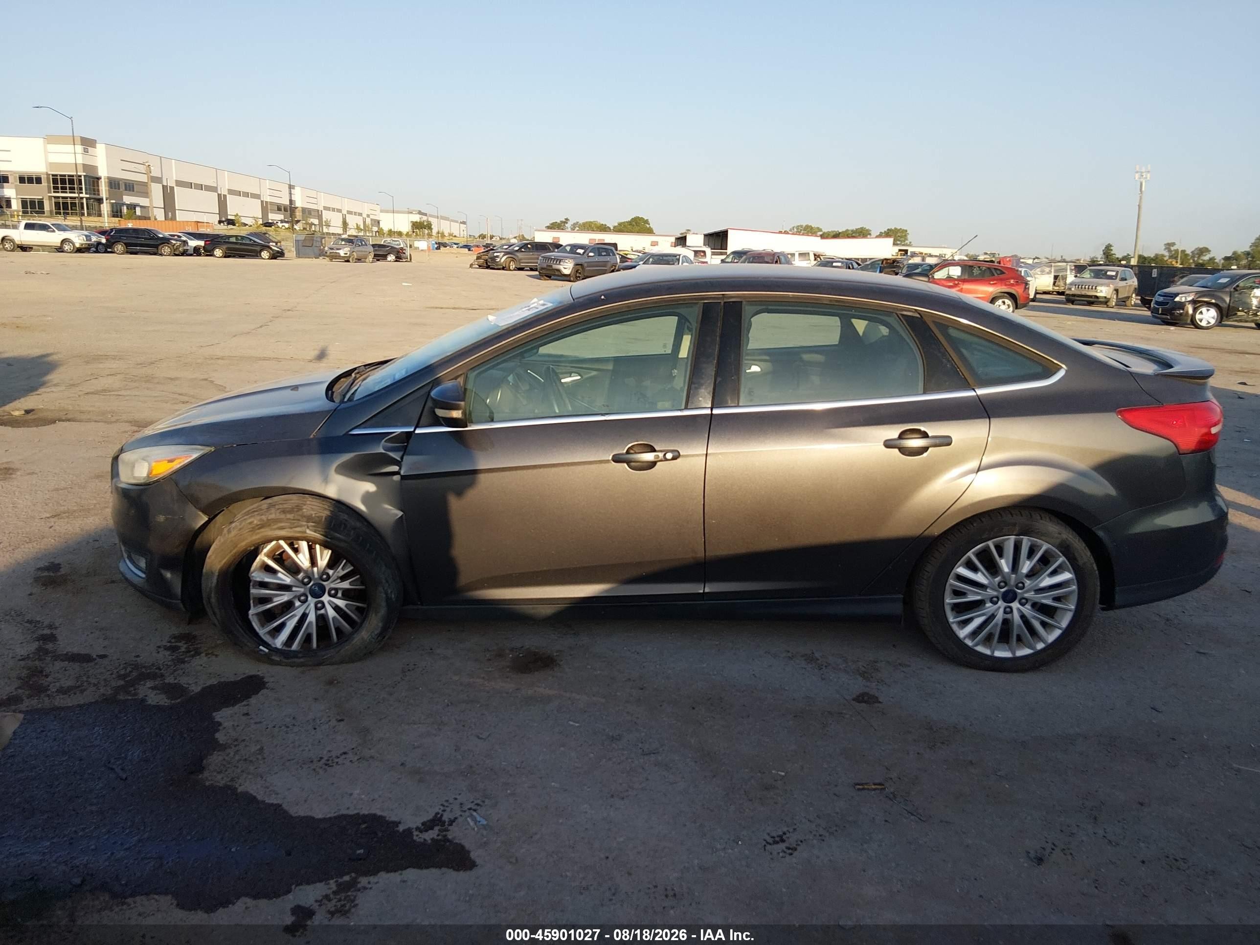 2015 Ford Focus Titanium Gray vin: 1FADP3J22FL370023