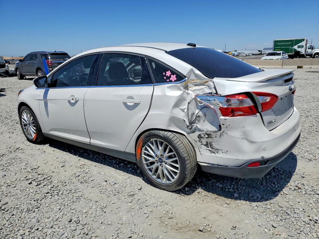 2013 Ford Focus Titanium White vin: 1FADP3J23DL144862