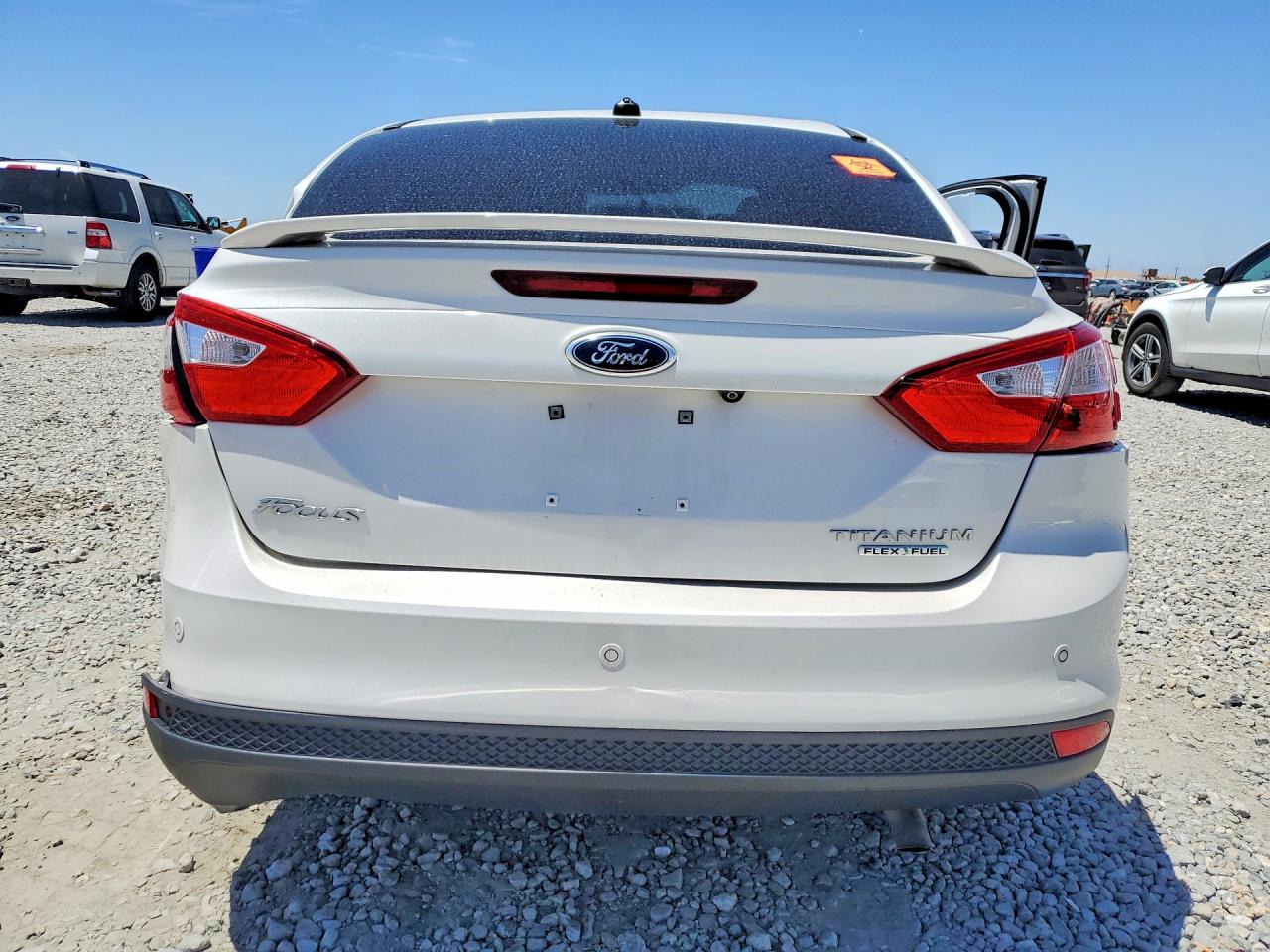 2013 Ford Focus Titanium White vin: 1FADP3J23DL144862