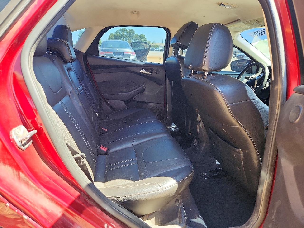 2013 Ford Focus Titanium Red vin: 1FADP3J23DL155442