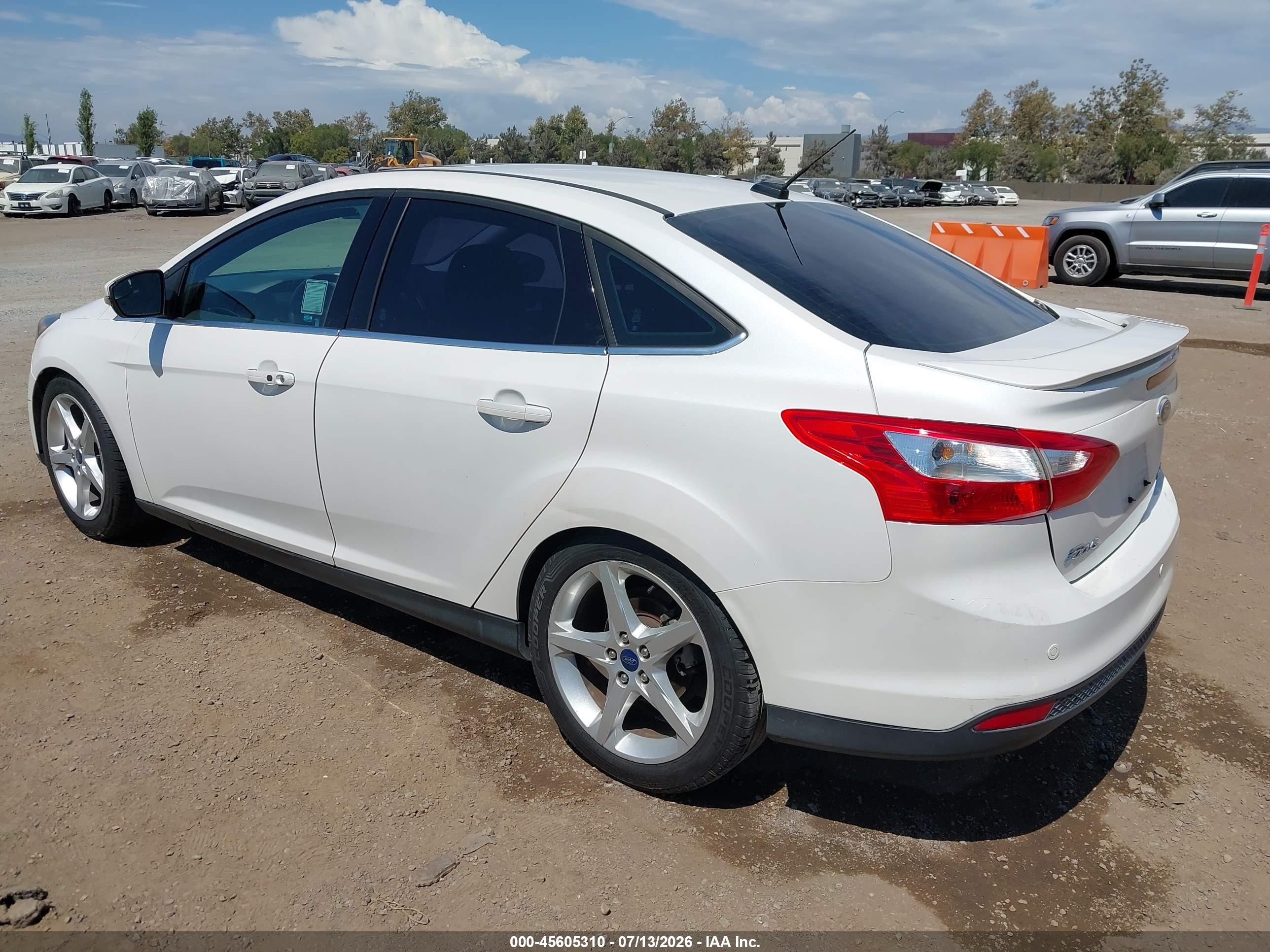 2014 Ford Focus Titanium White vin: 1FADP3J23EL131871