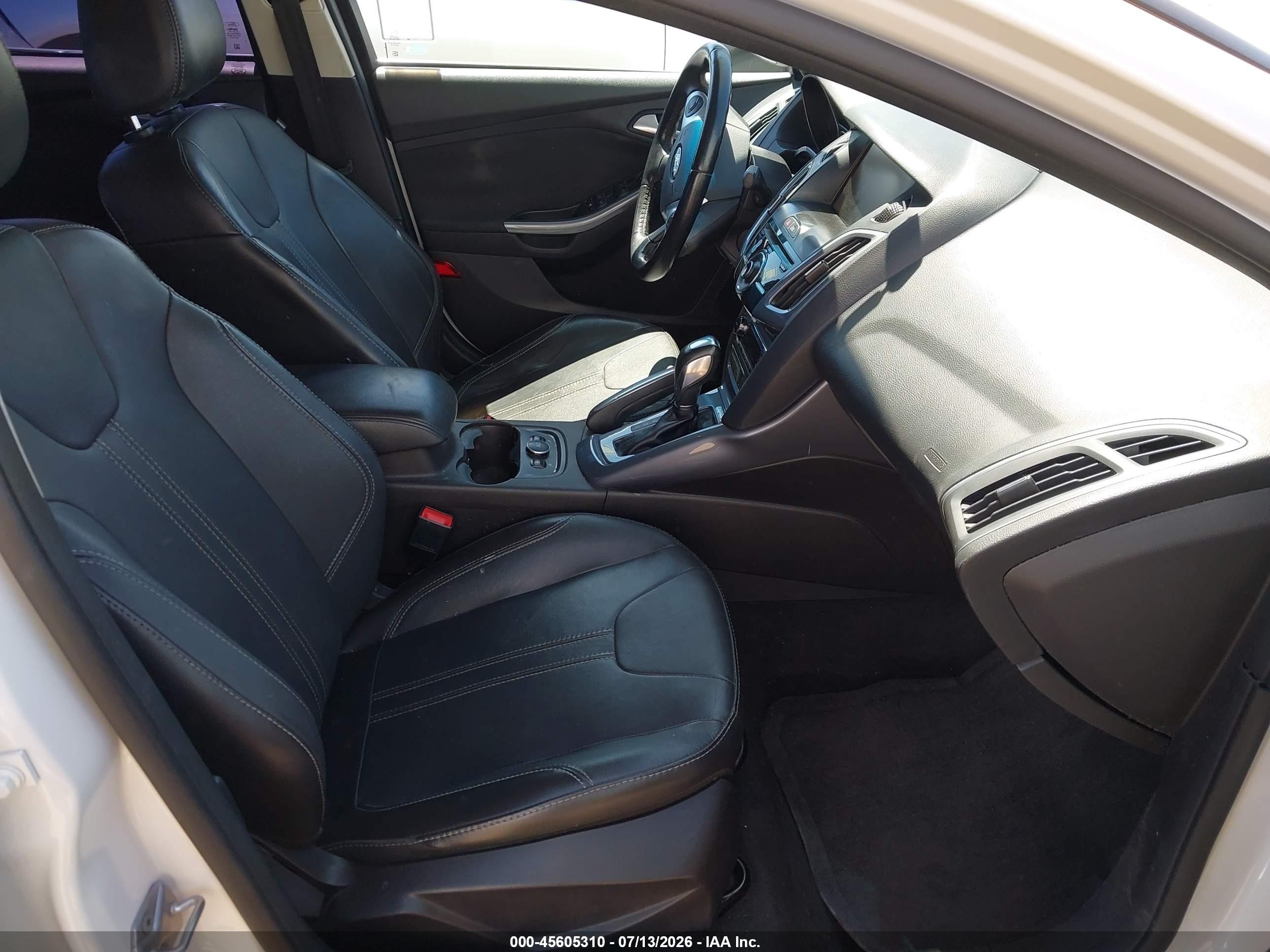2014 Ford Focus Titanium White vin: 1FADP3J23EL131871