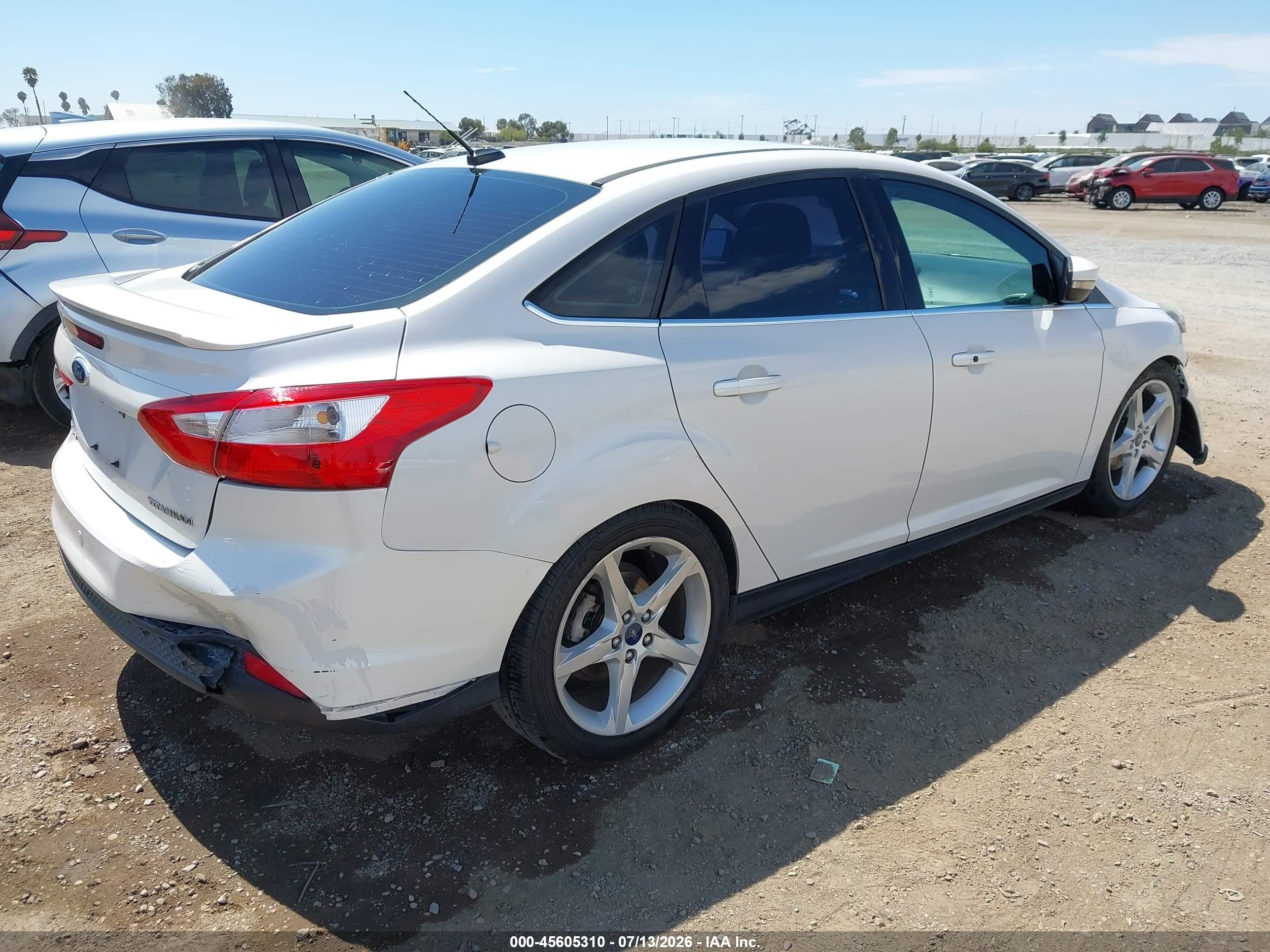 2014 Ford Focus Titanium White vin: 1FADP3J23EL131871