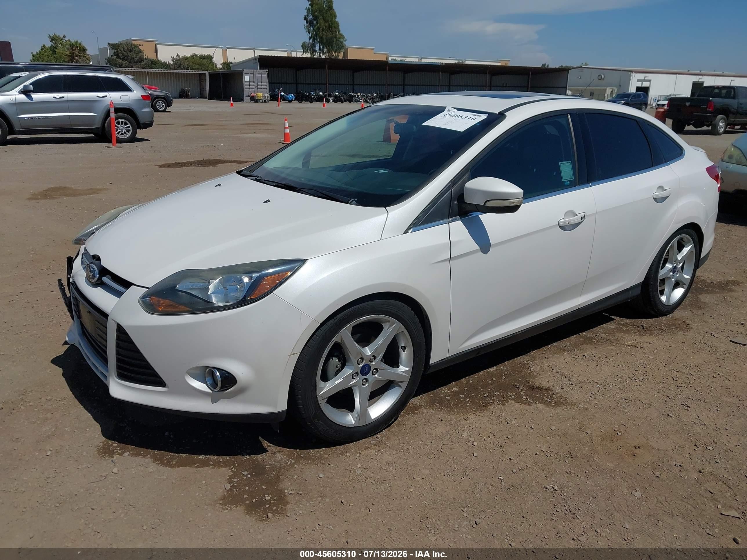 2014 Ford Focus Titanium White vin: 1FADP3J23EL131871