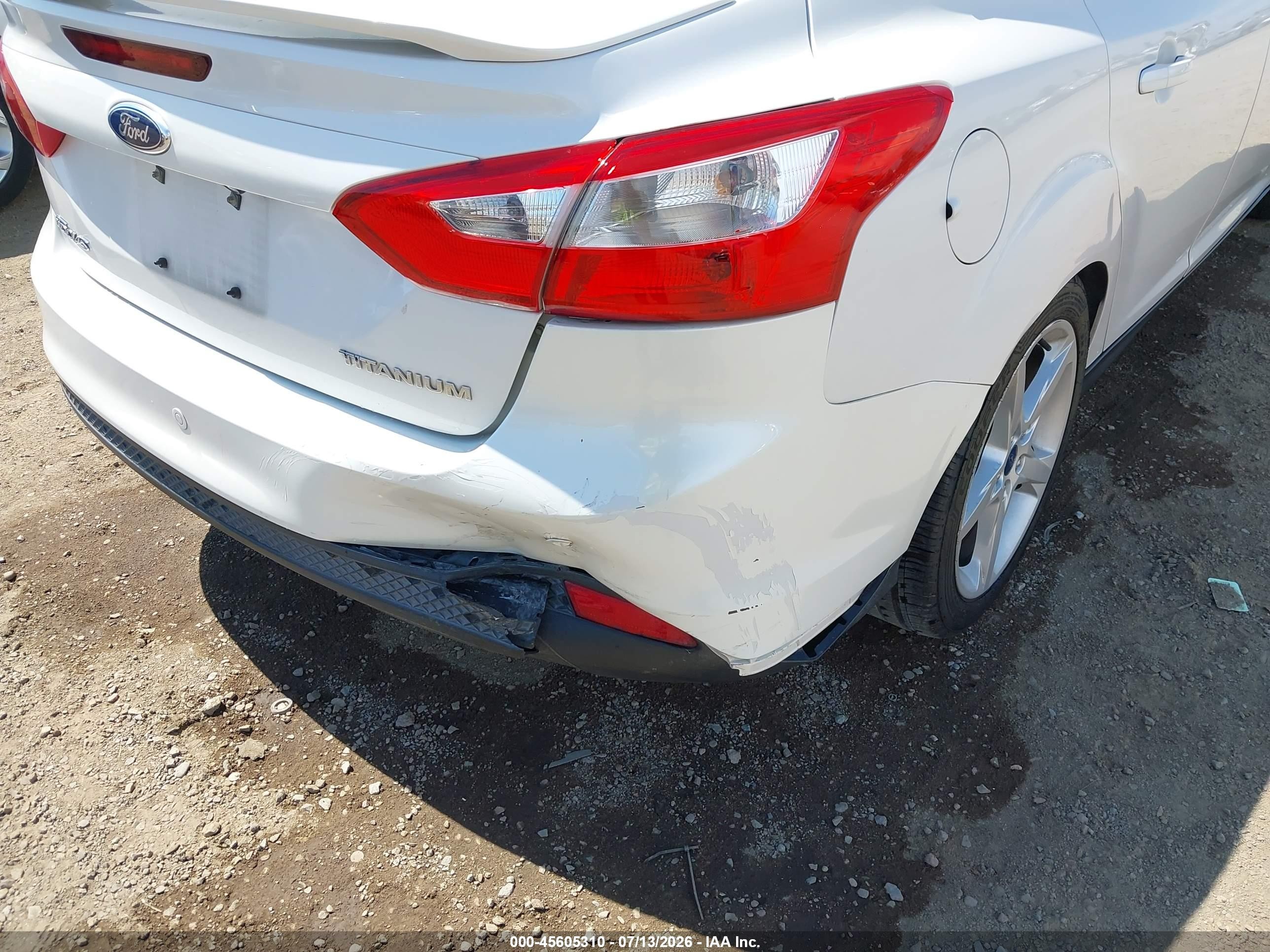 2014 Ford Focus Titanium White vin: 1FADP3J23EL131871