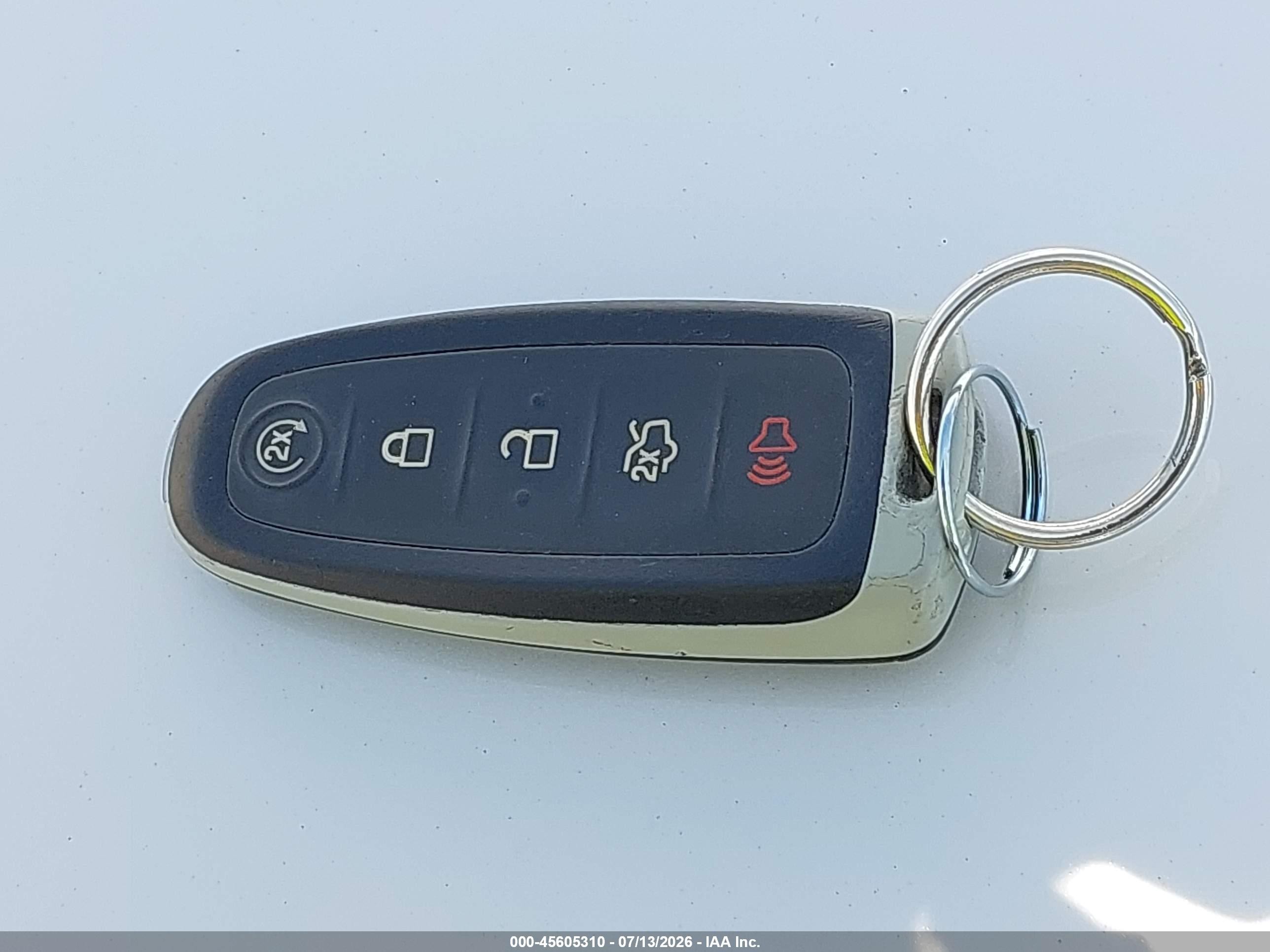 2014 Ford Focus Titanium White vin: 1FADP3J23EL131871