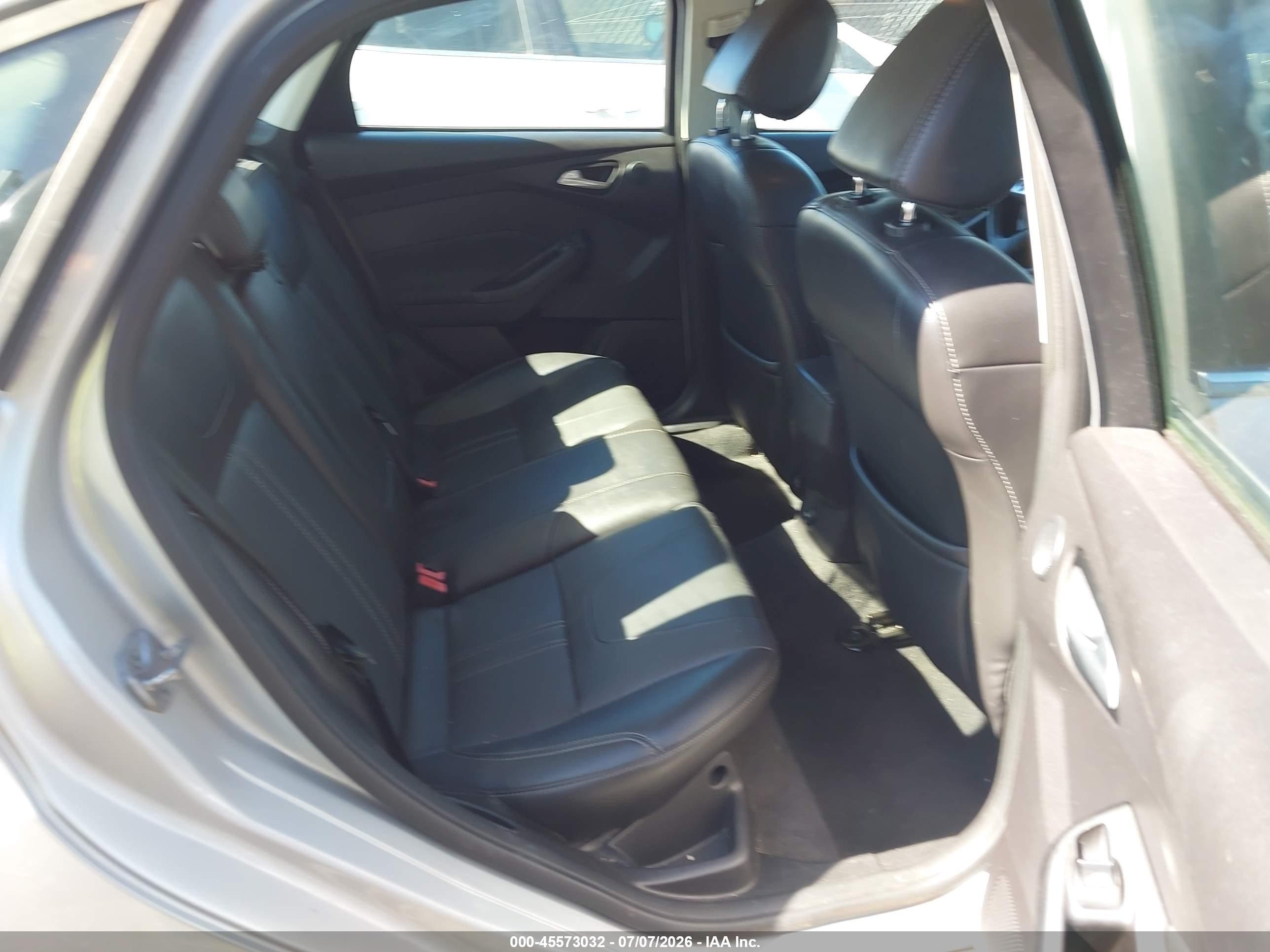 2014 Ford Focus Titanium Silver vin: 1FADP3J23EL264548