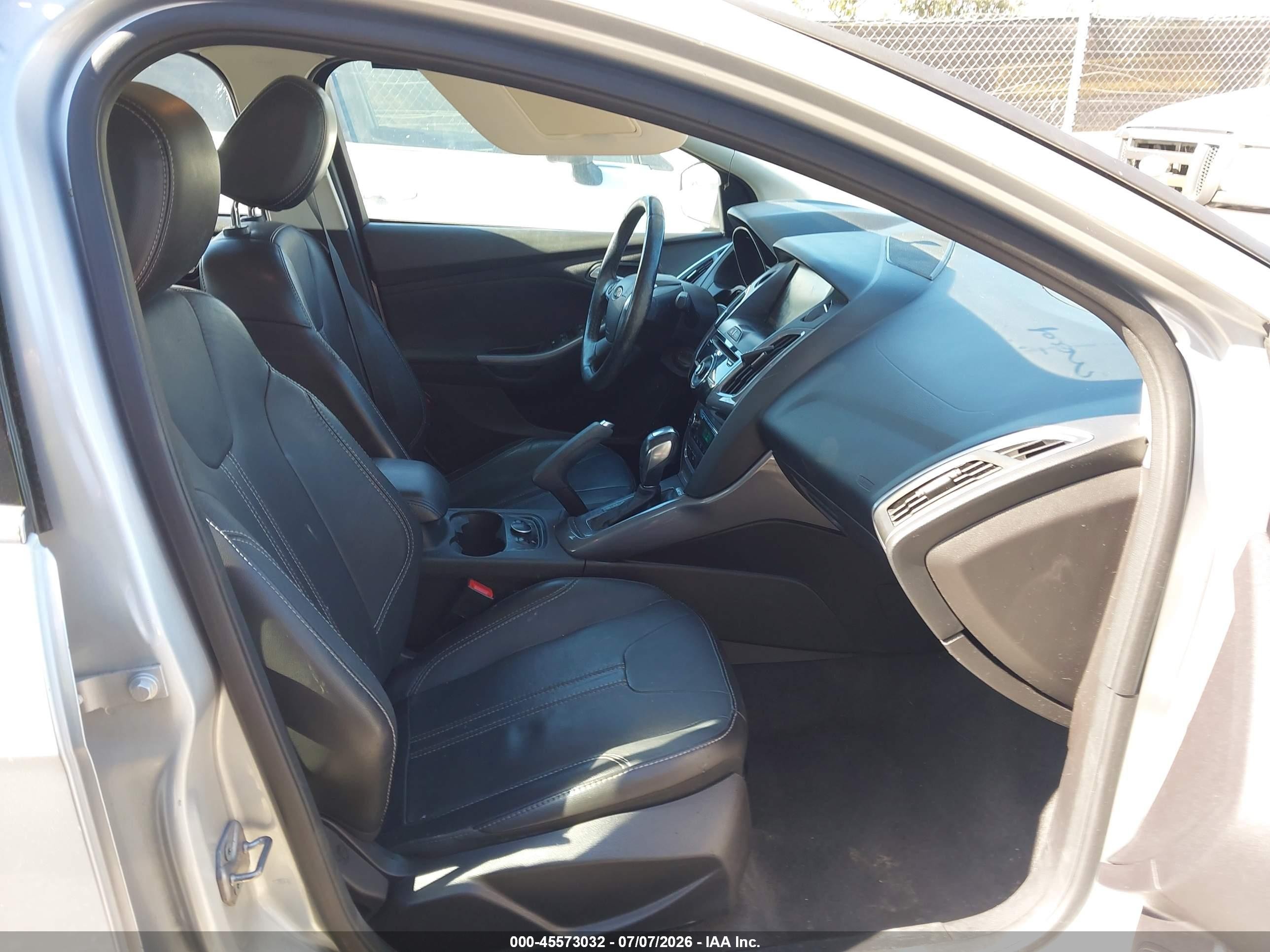 2014 Ford Focus Titanium Silver vin: 1FADP3J23EL264548