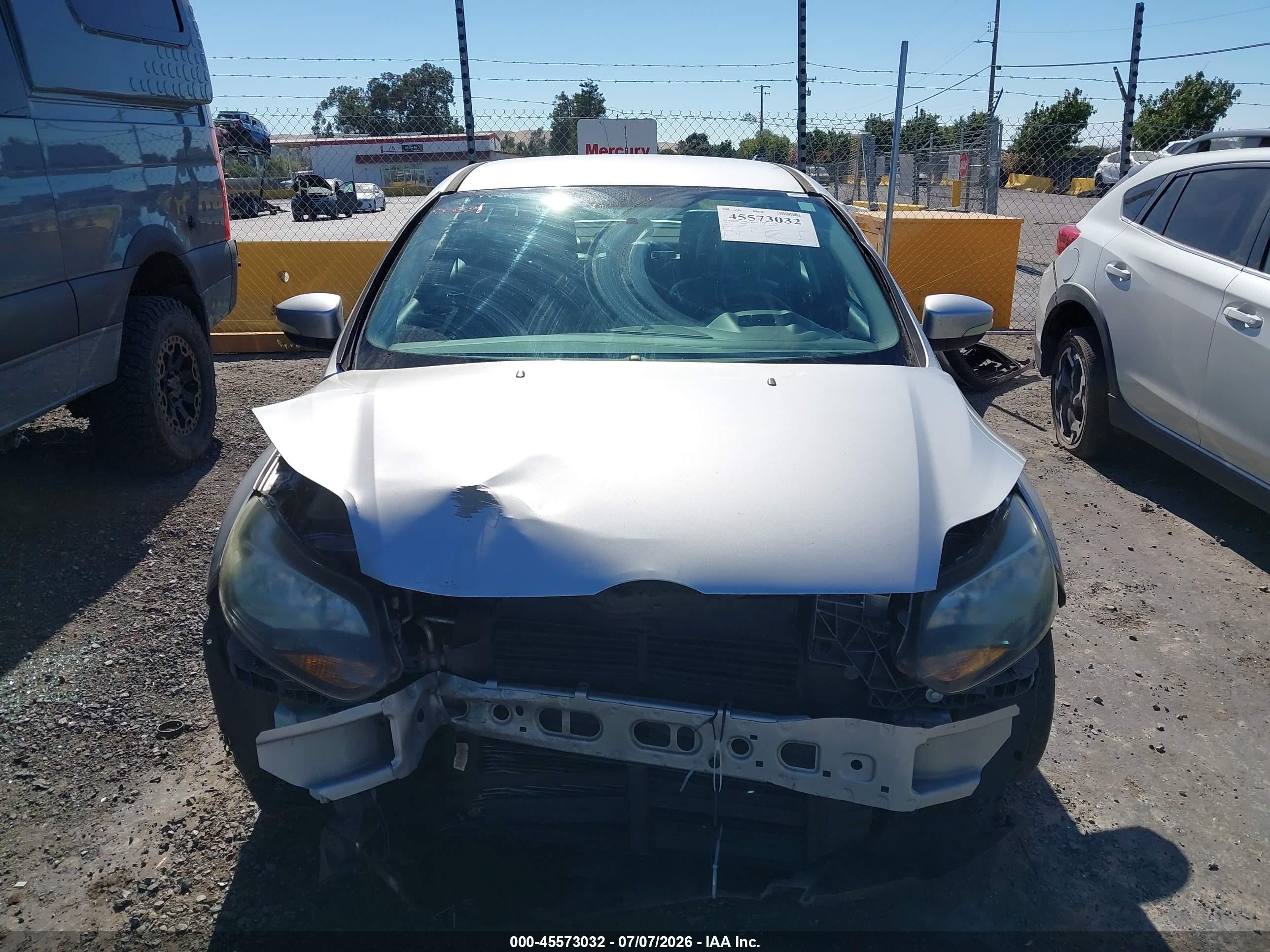 2014 Ford Focus Titanium Silver vin: 1FADP3J23EL264548