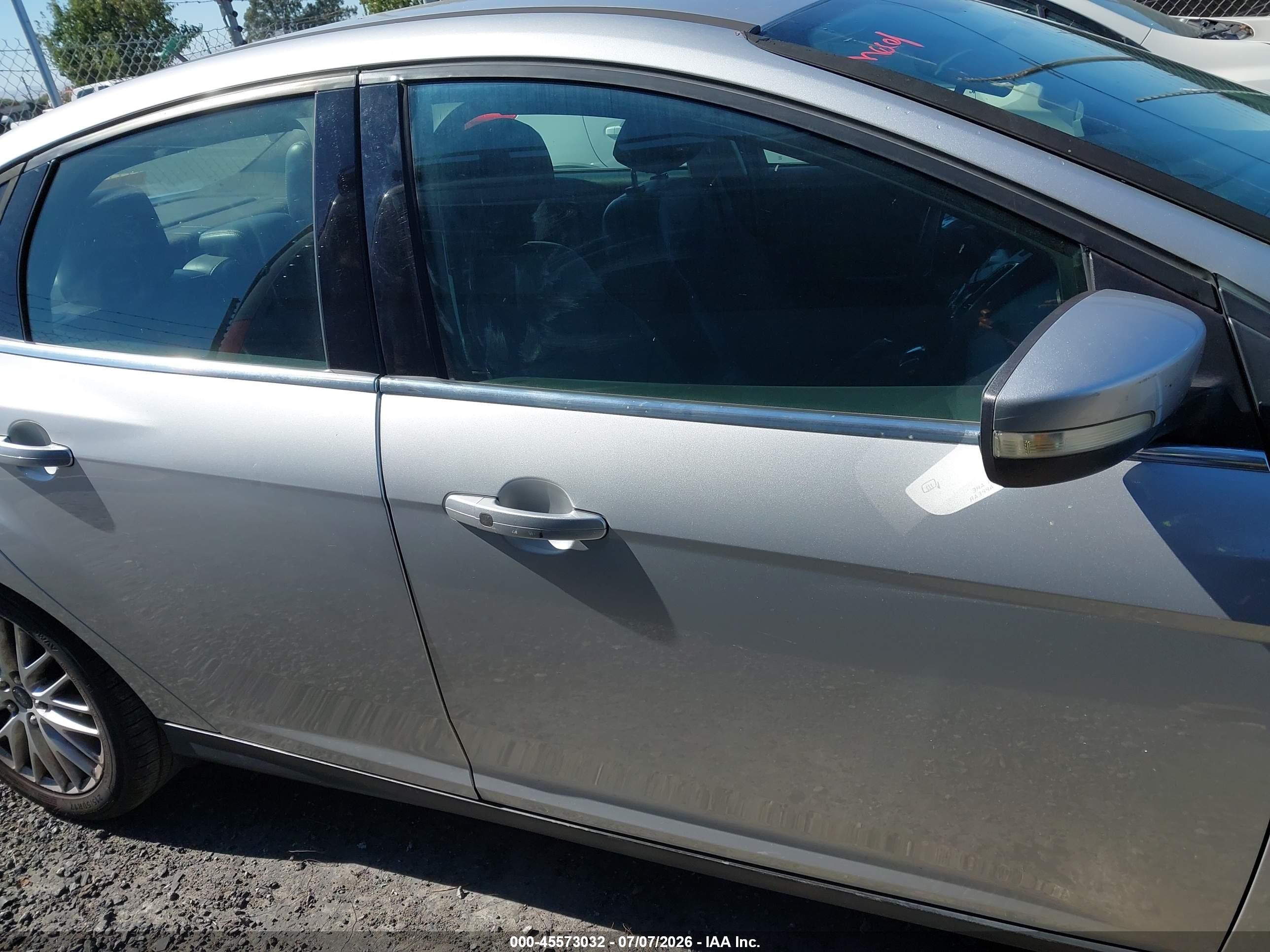 2014 Ford Focus Titanium Silver vin: 1FADP3J23EL264548