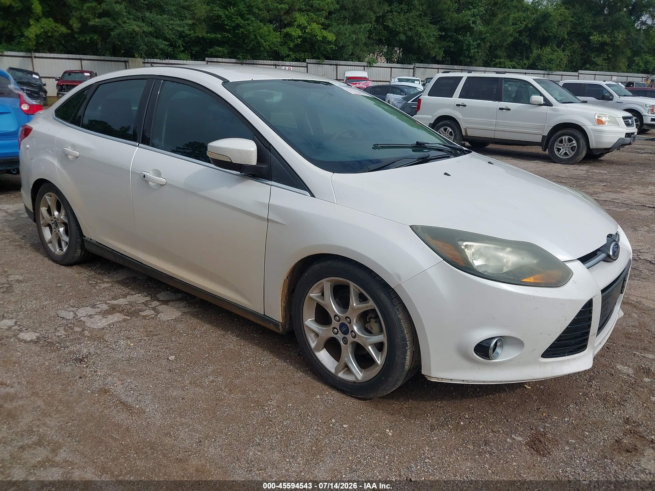 2014 Ford Focus Titanium Белый vin: 1FADP3J23EL348479