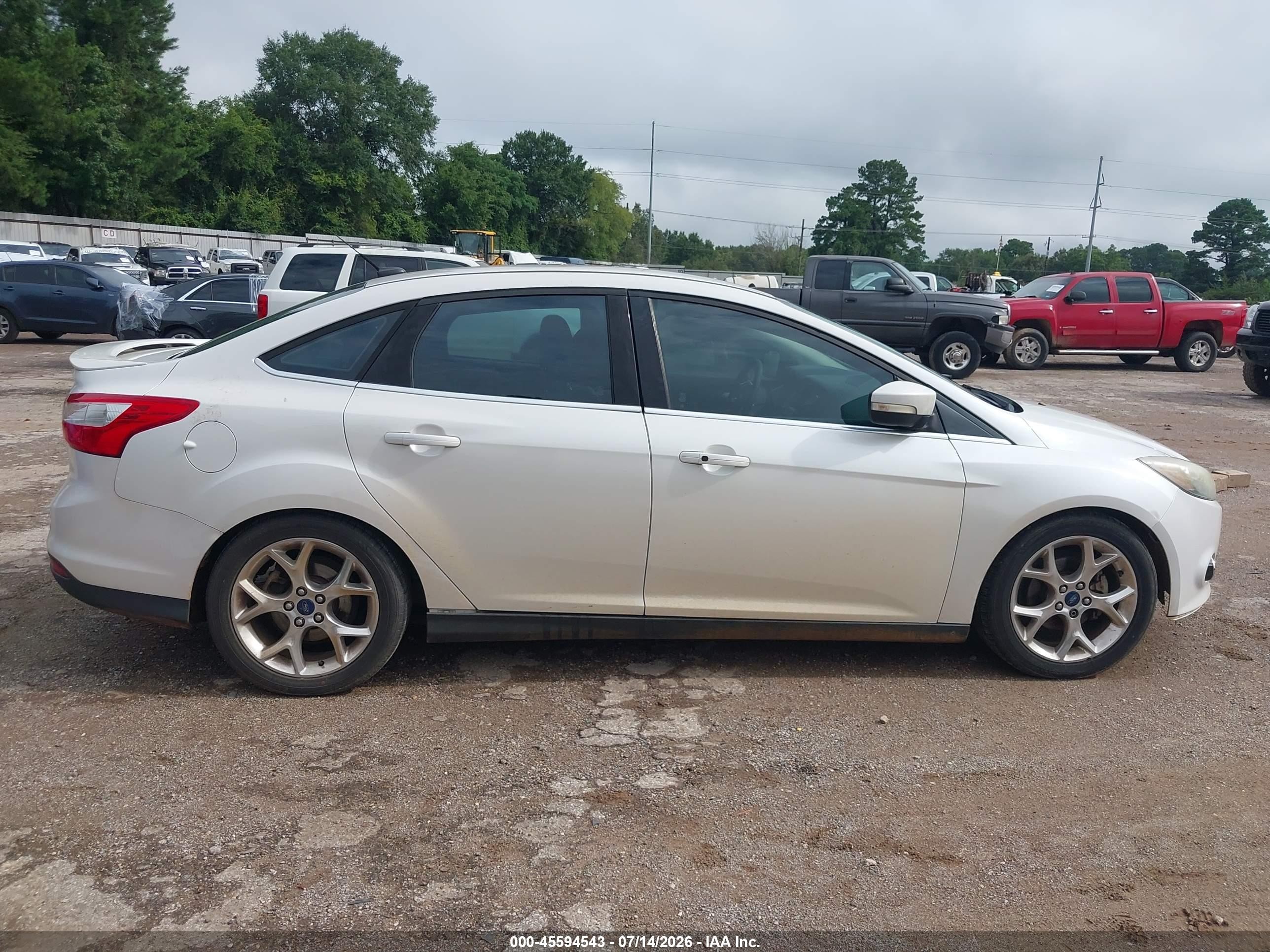 2014 Ford Focus Titanium White vin: 1FADP3J23EL348479