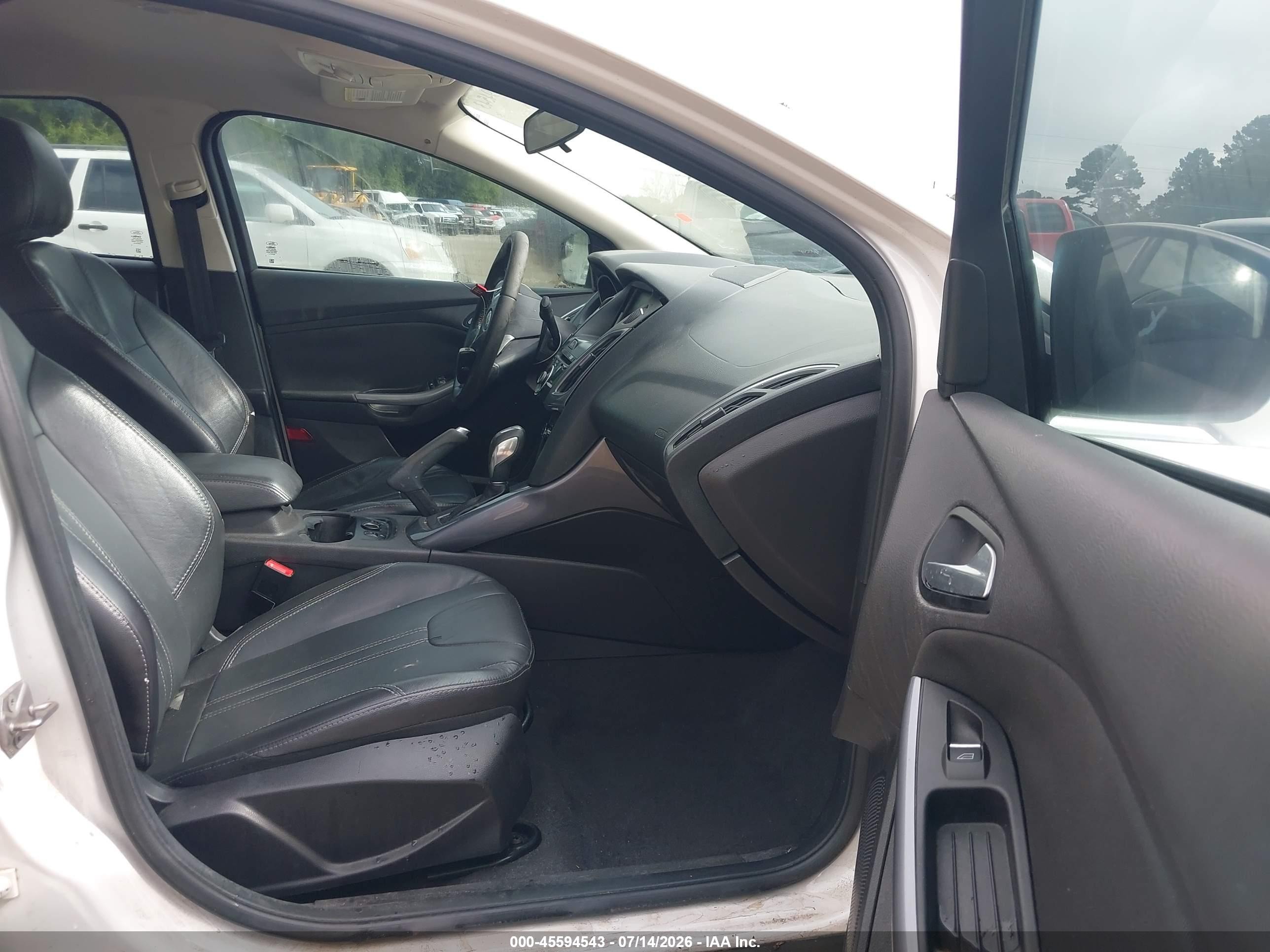 2014 Ford Focus Titanium White vin: 1FADP3J23EL348479