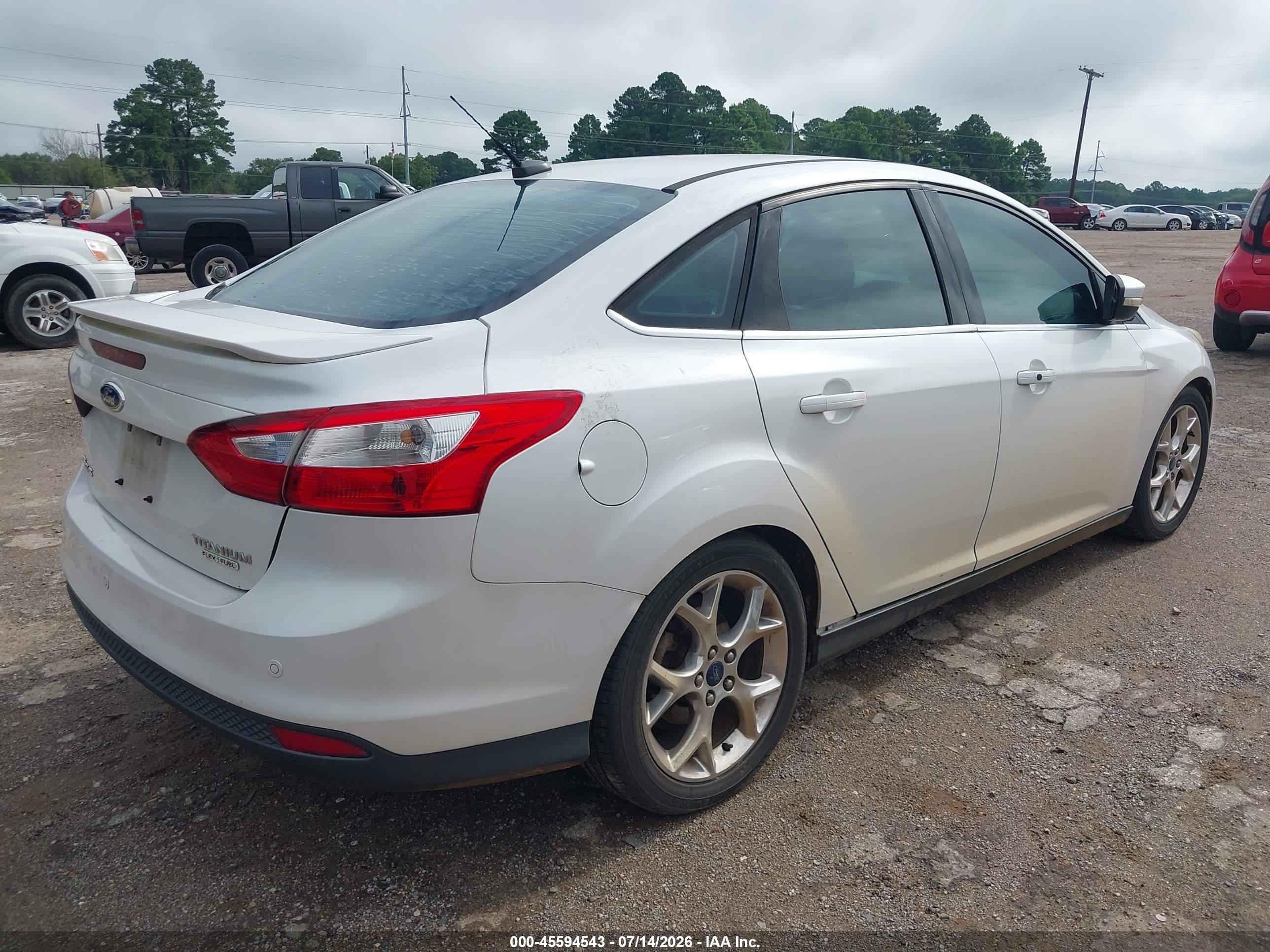 2014 Ford Focus Titanium White vin: 1FADP3J23EL348479
