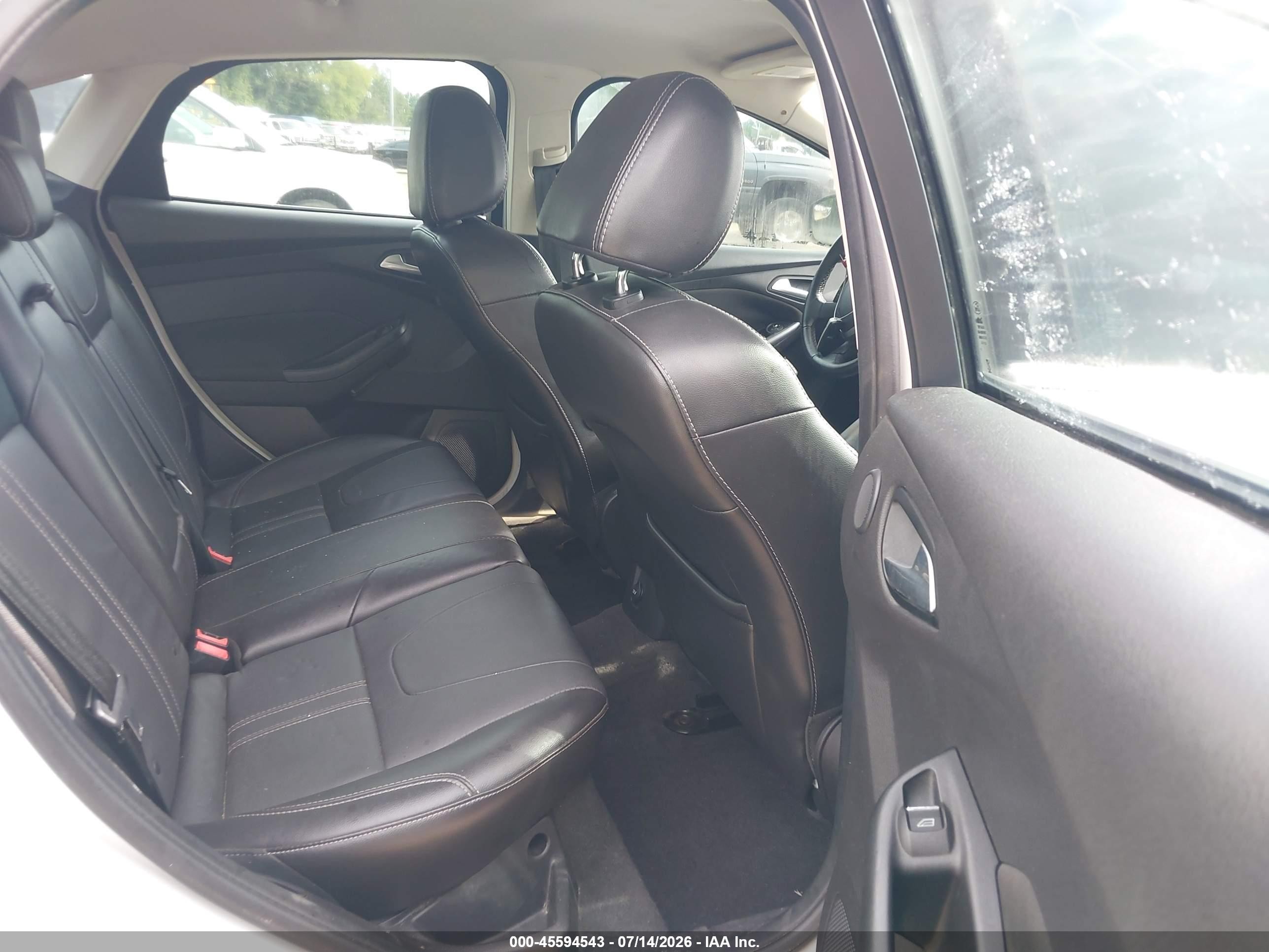 2014 Ford Focus Titanium White vin: 1FADP3J23EL348479