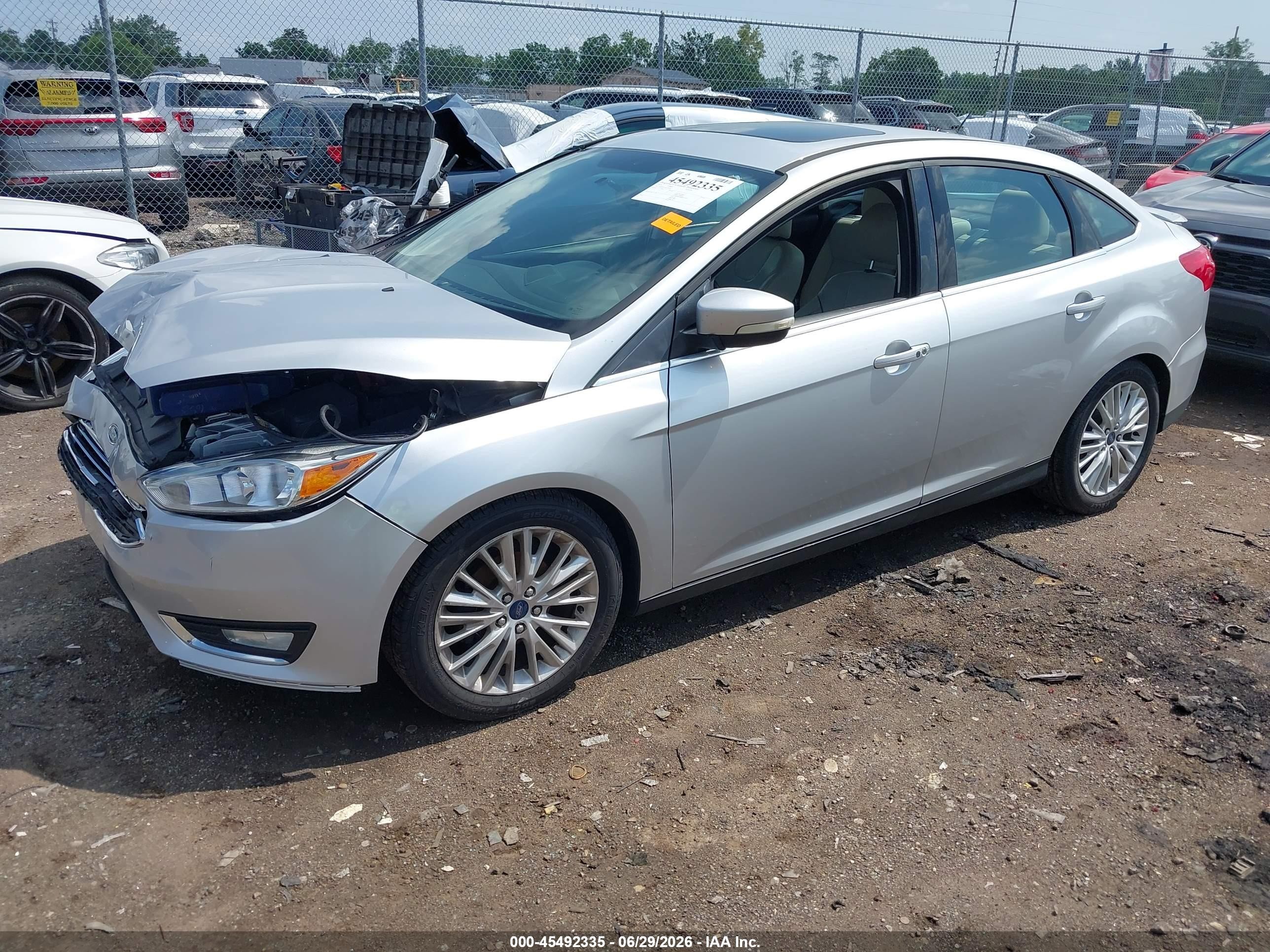 2015 Ford Focus Titanium Gray vin: 1FADP3J23FL247220