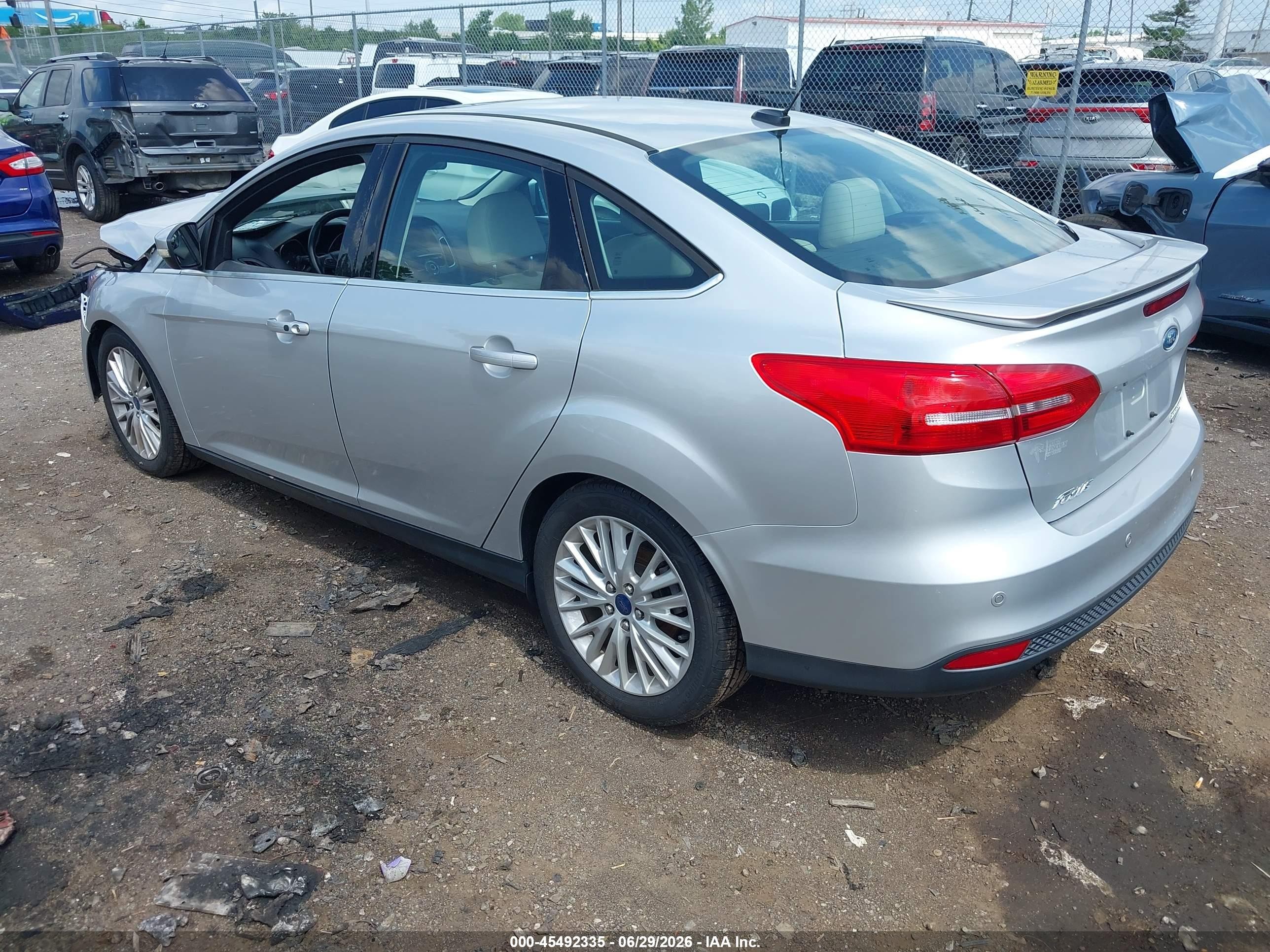 2015 Ford Focus Titanium Gray vin: 1FADP3J23FL247220