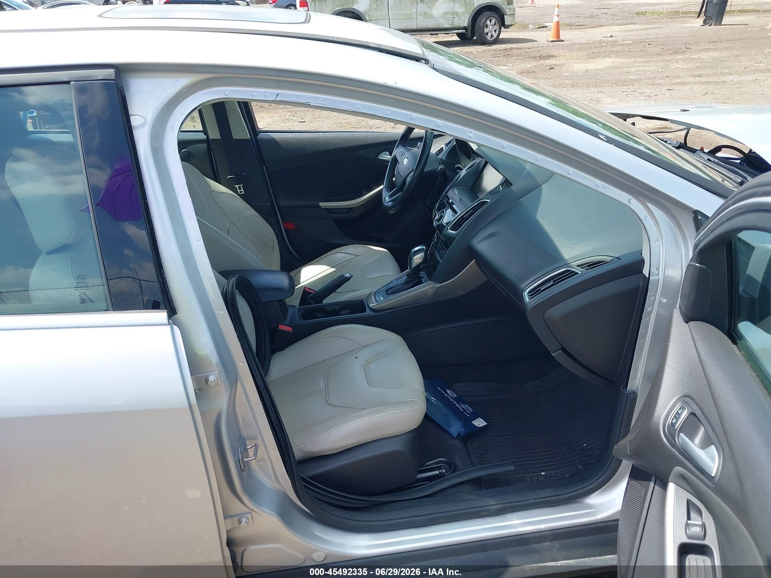 2015 Ford Focus Titanium Gray vin: 1FADP3J23FL247220