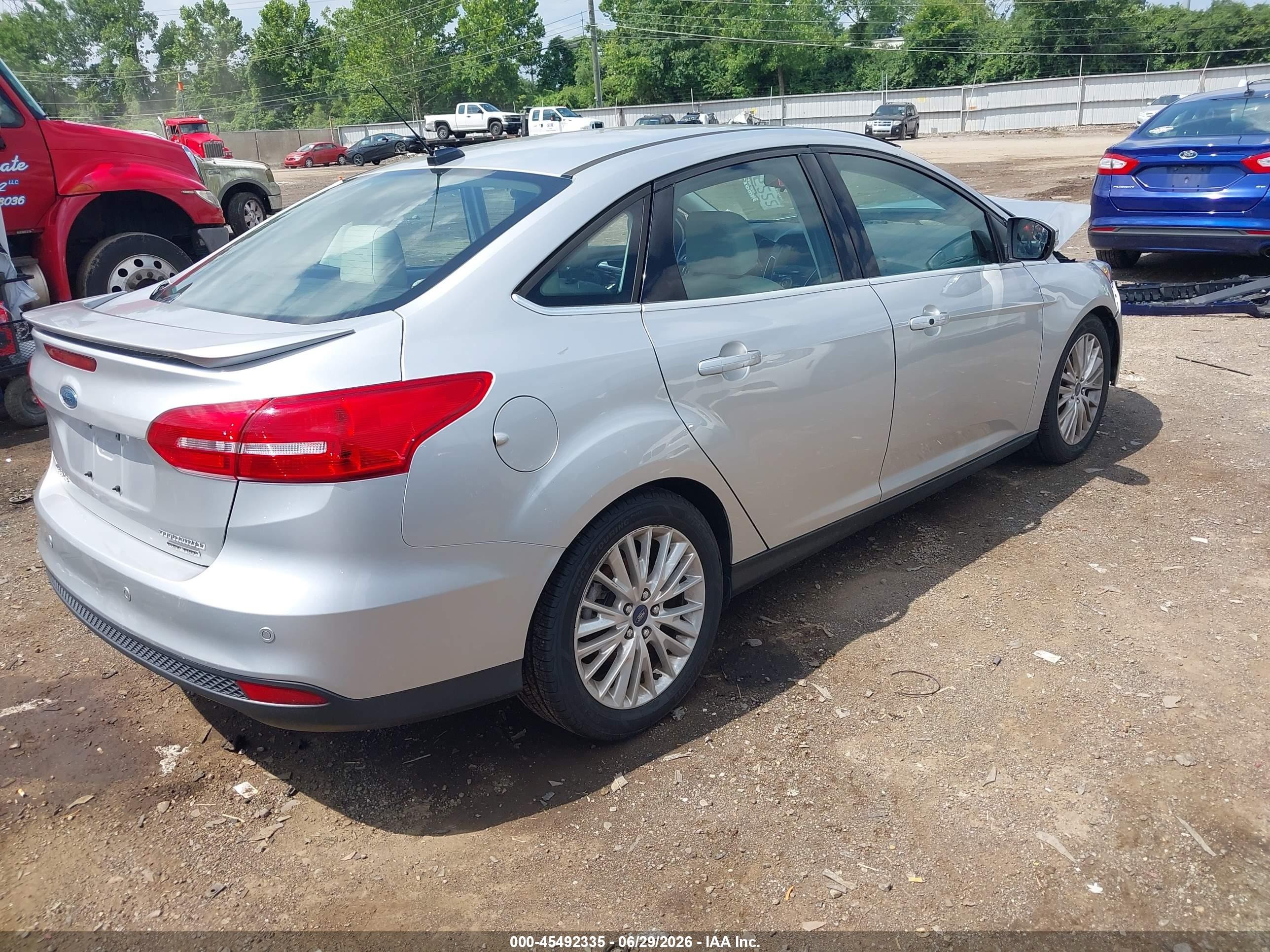 2015 Ford Focus Titanium Gray vin: 1FADP3J23FL247220