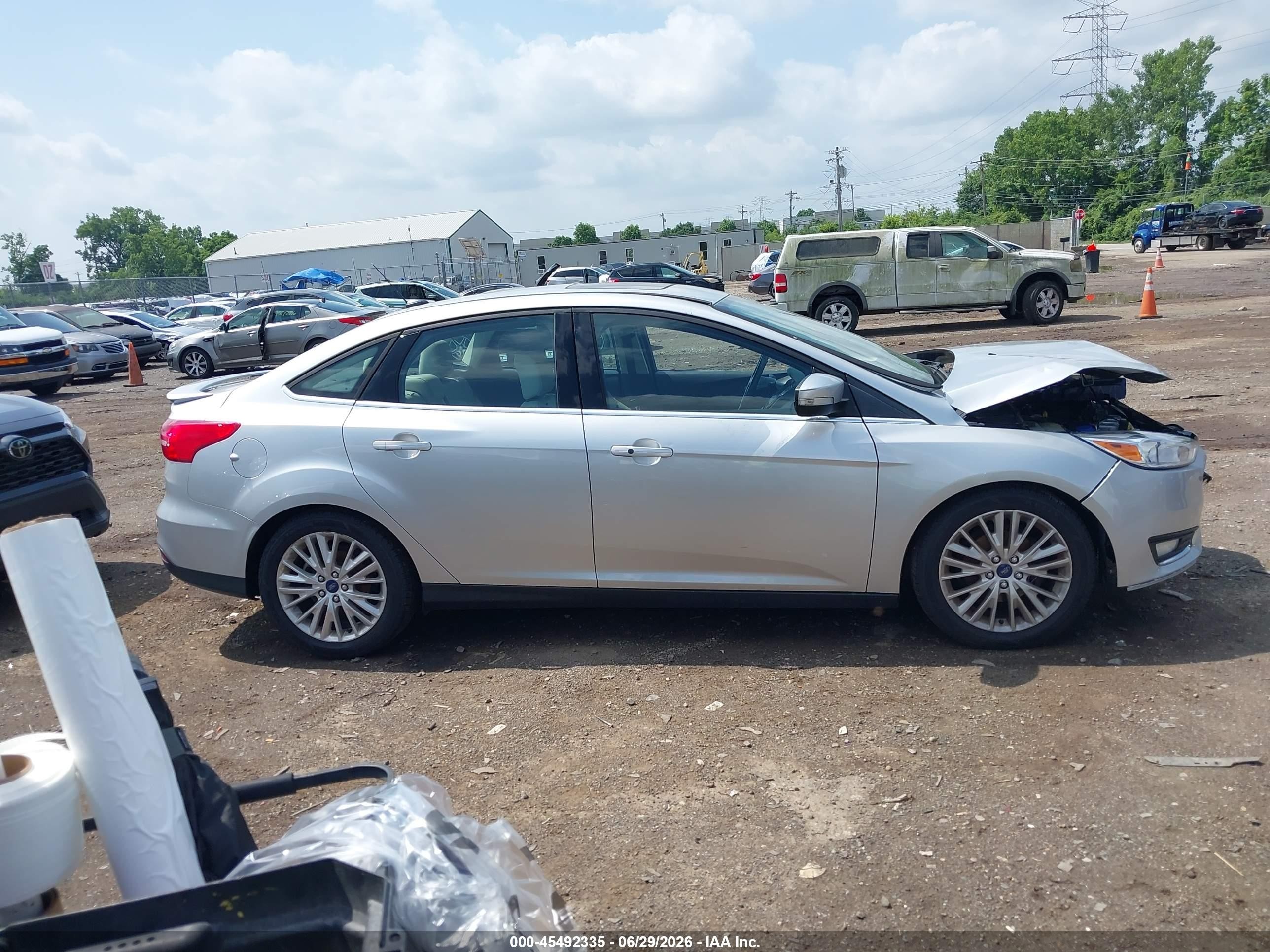 2015 Ford Focus Titanium Gray vin: 1FADP3J23FL247220