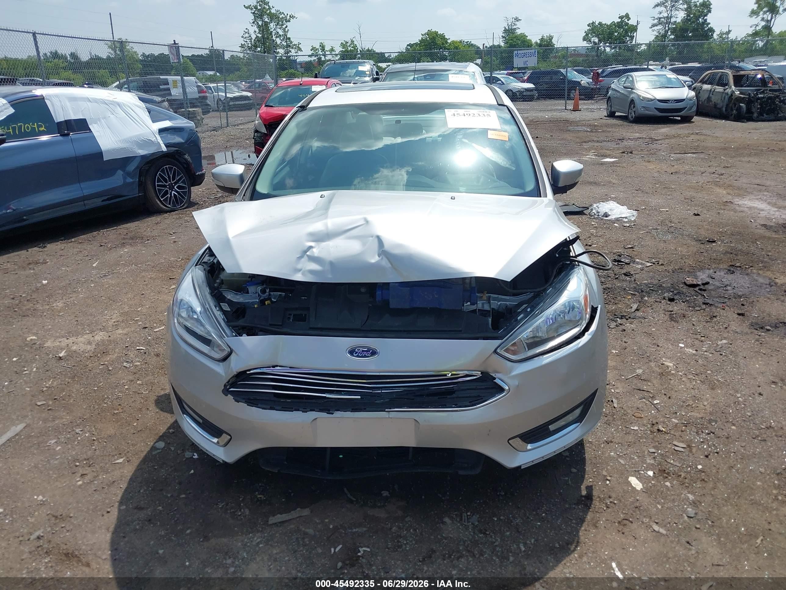 2015 Ford Focus Titanium Gray vin: 1FADP3J23FL247220