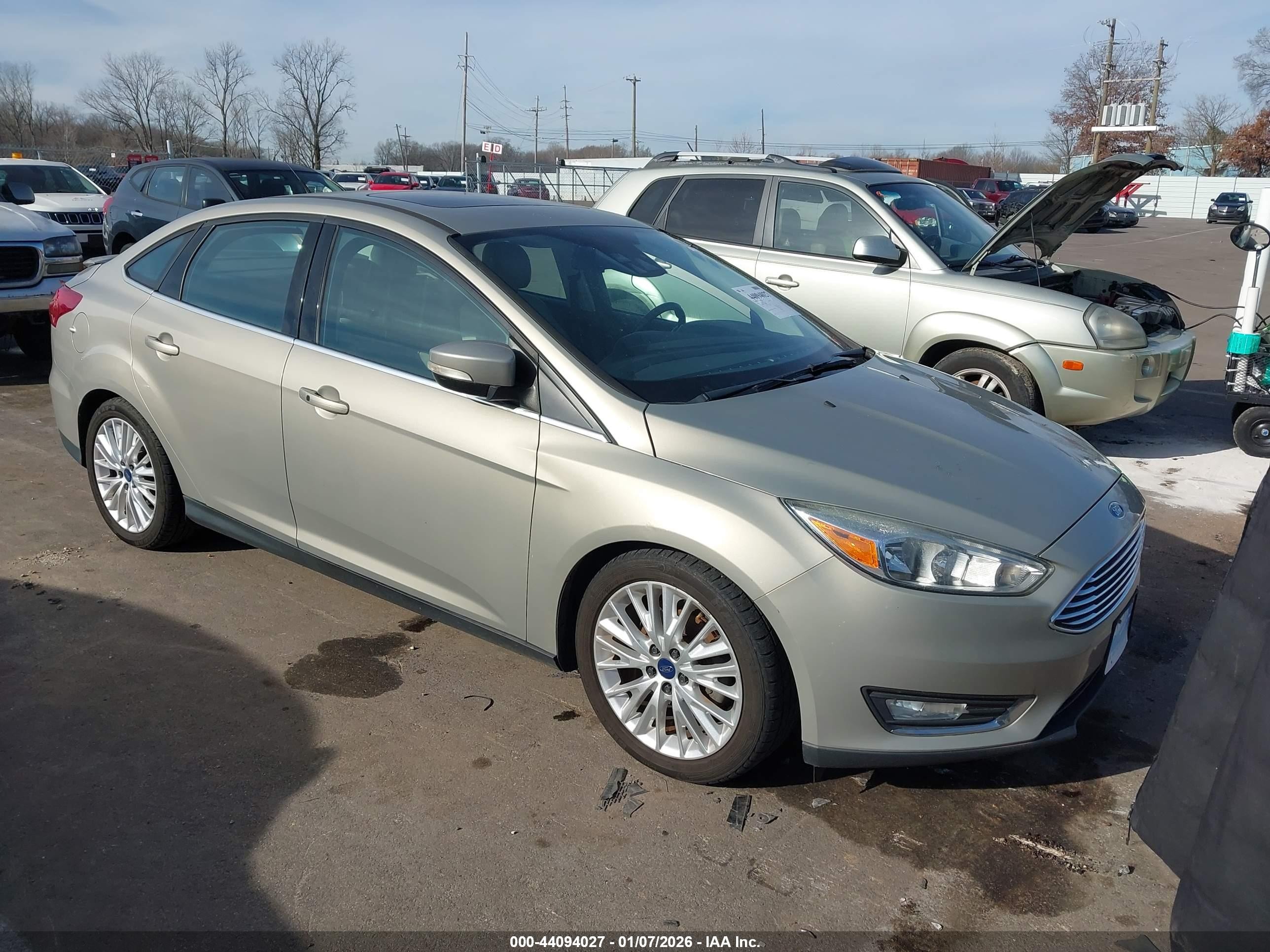 2015 Ford Focus Titanium Beige vin: 1FADP3J23FL373450