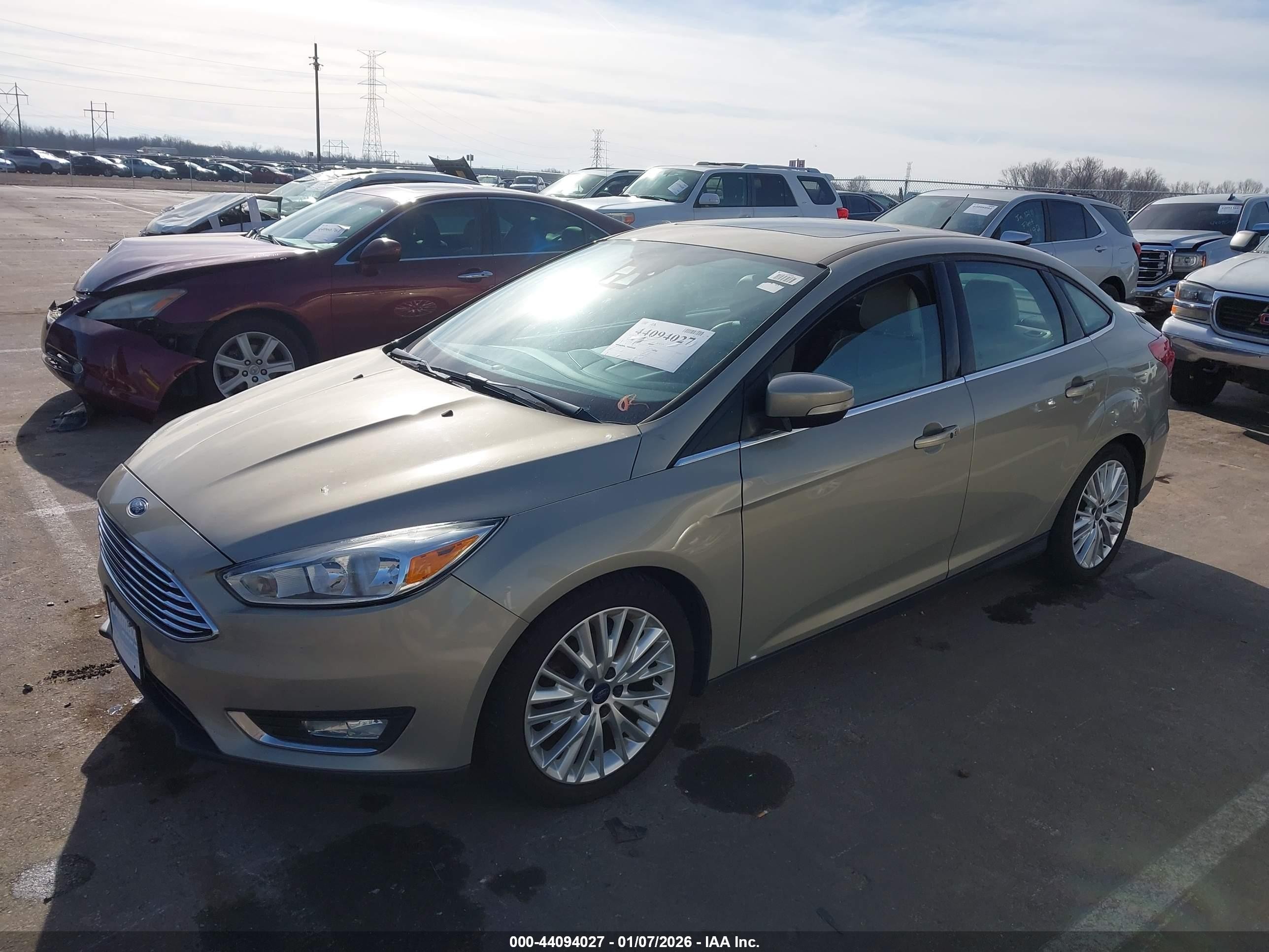 2015 Ford Focus Titanium Beige vin: 1FADP3J23FL373450