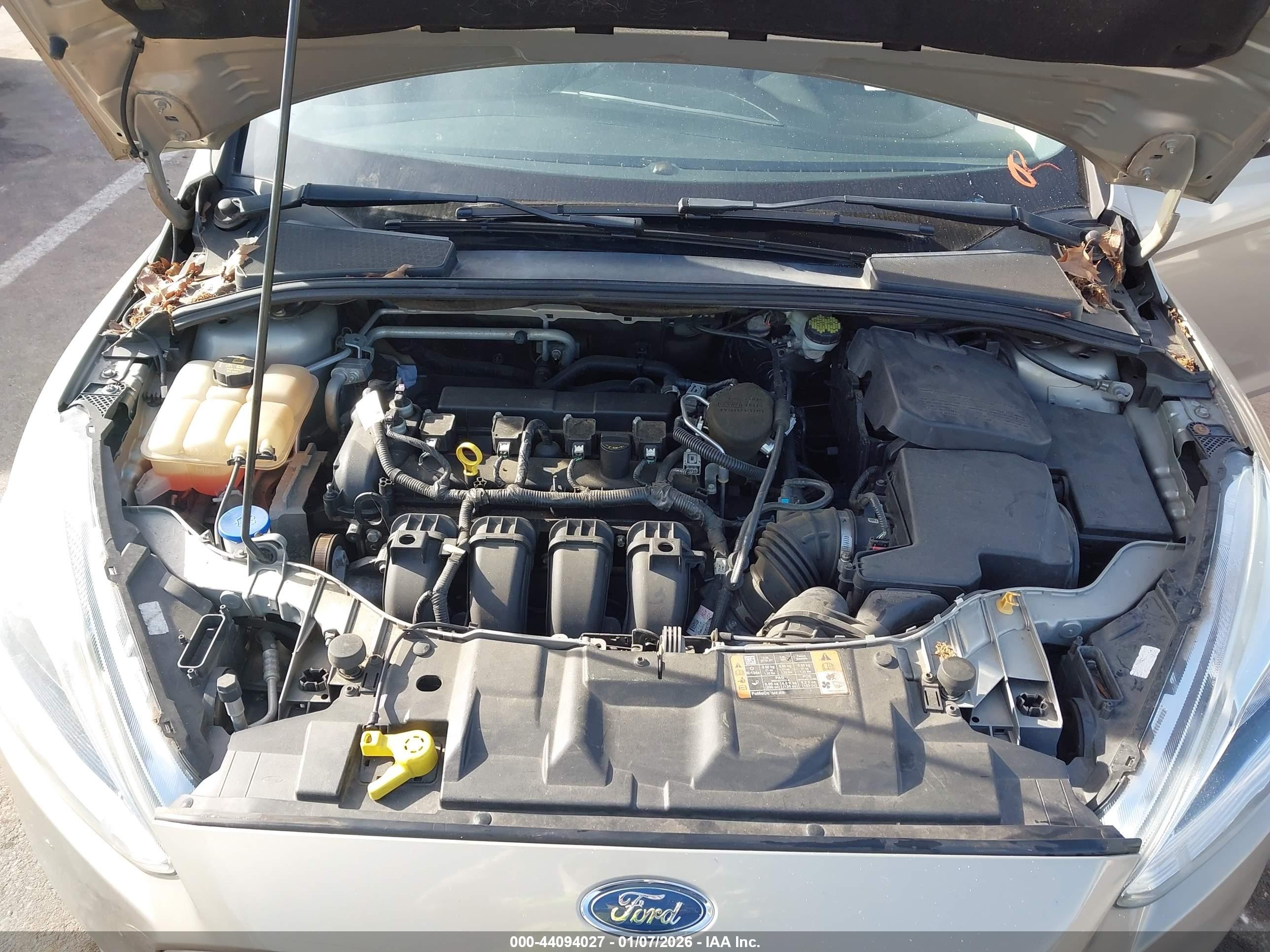 2015 Ford Focus Titanium Beige vin: 1FADP3J23FL373450