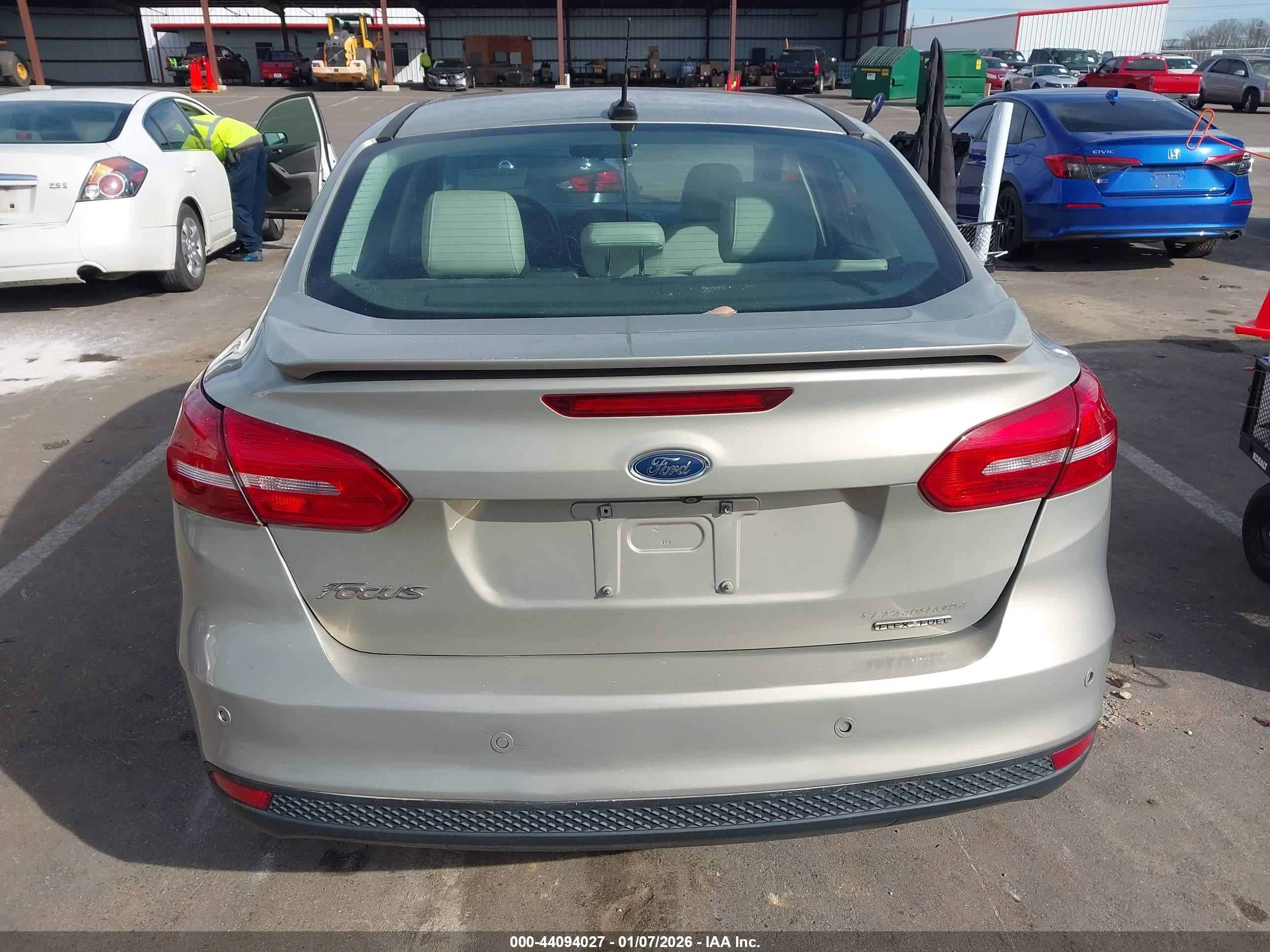 2015 Ford Focus Titanium Beige vin: 1FADP3J23FL373450