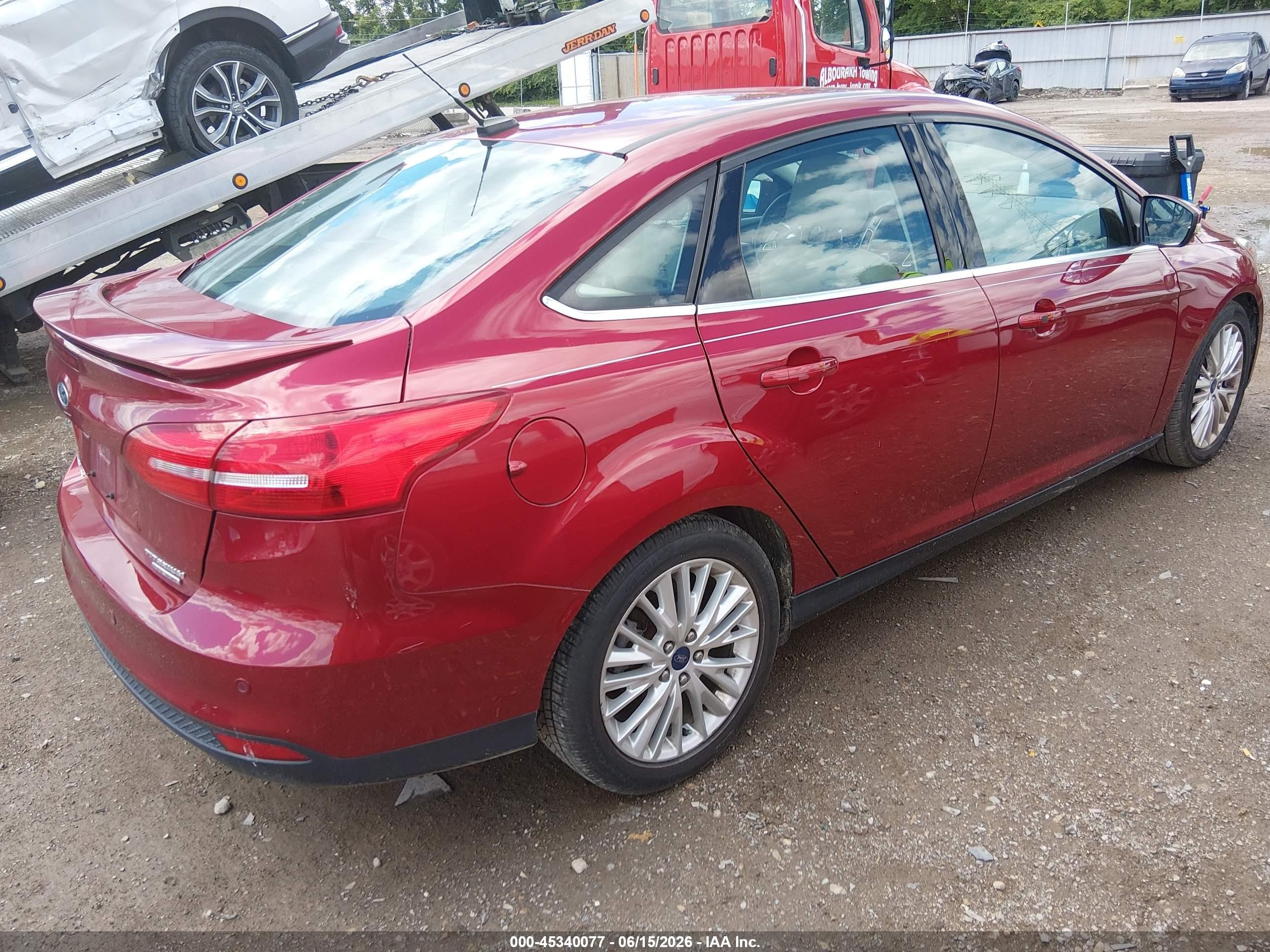 2015 Ford Focus Titanium Burgundy vin: 1FADP3J23FL383783