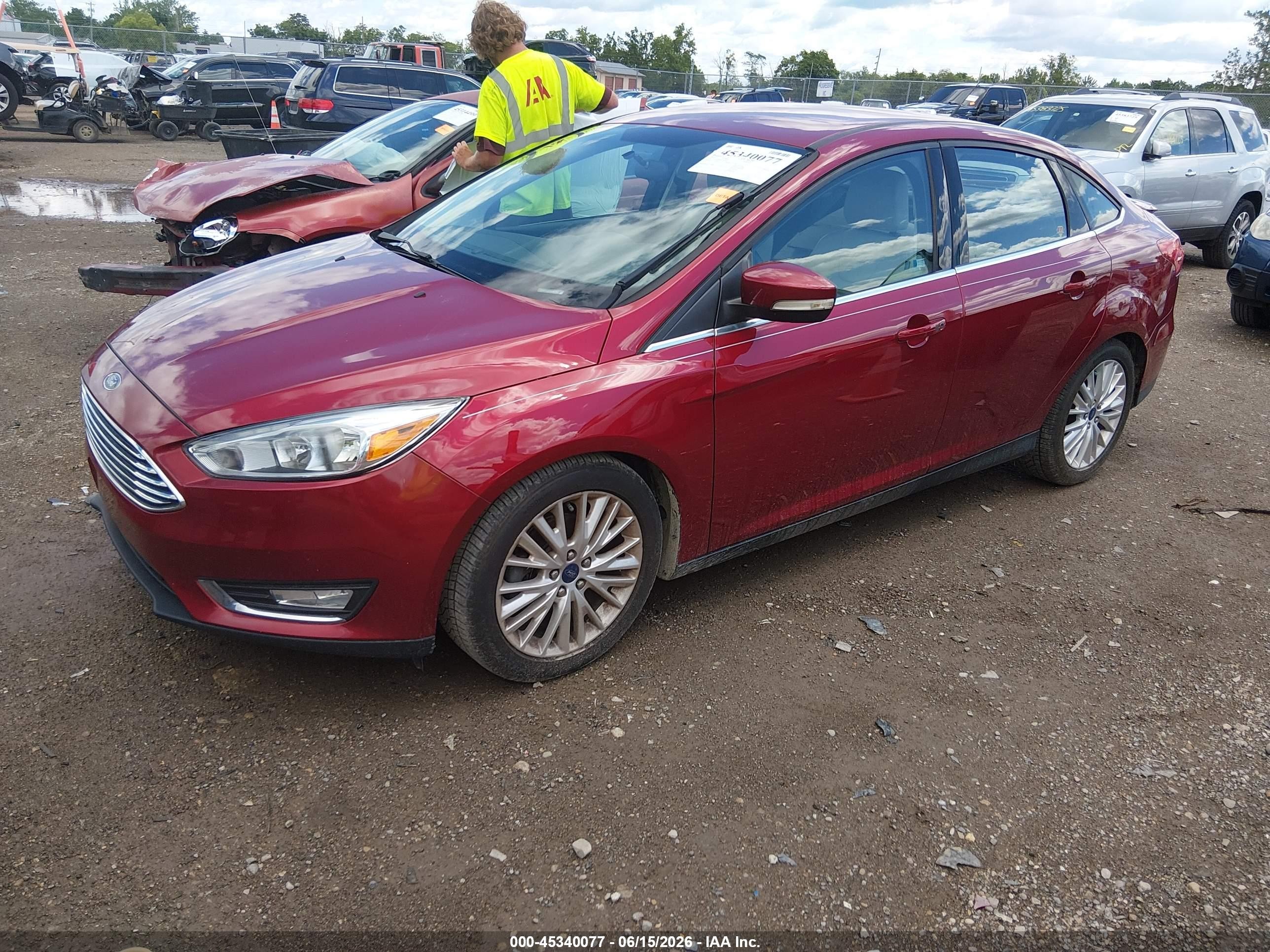 2015 Ford Focus Titanium Burgundy vin: 1FADP3J23FL383783