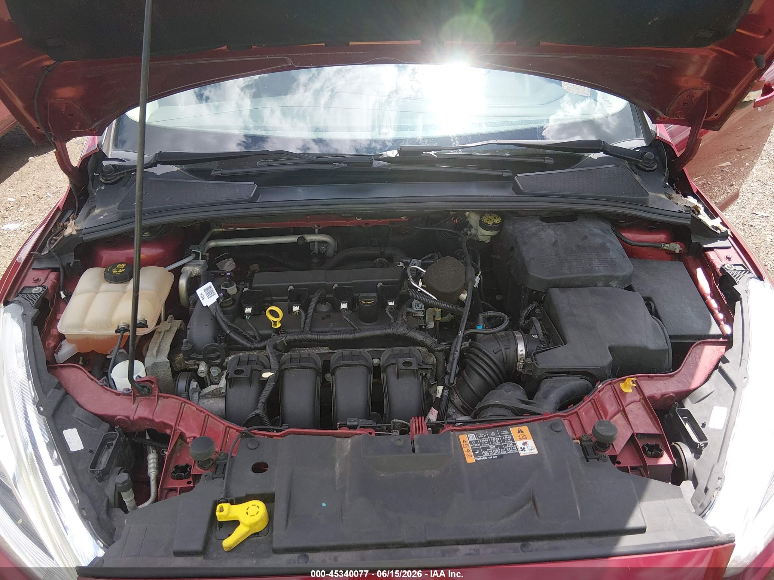 2015 Ford Focus Titanium Burgundy vin: 1FADP3J23FL383783