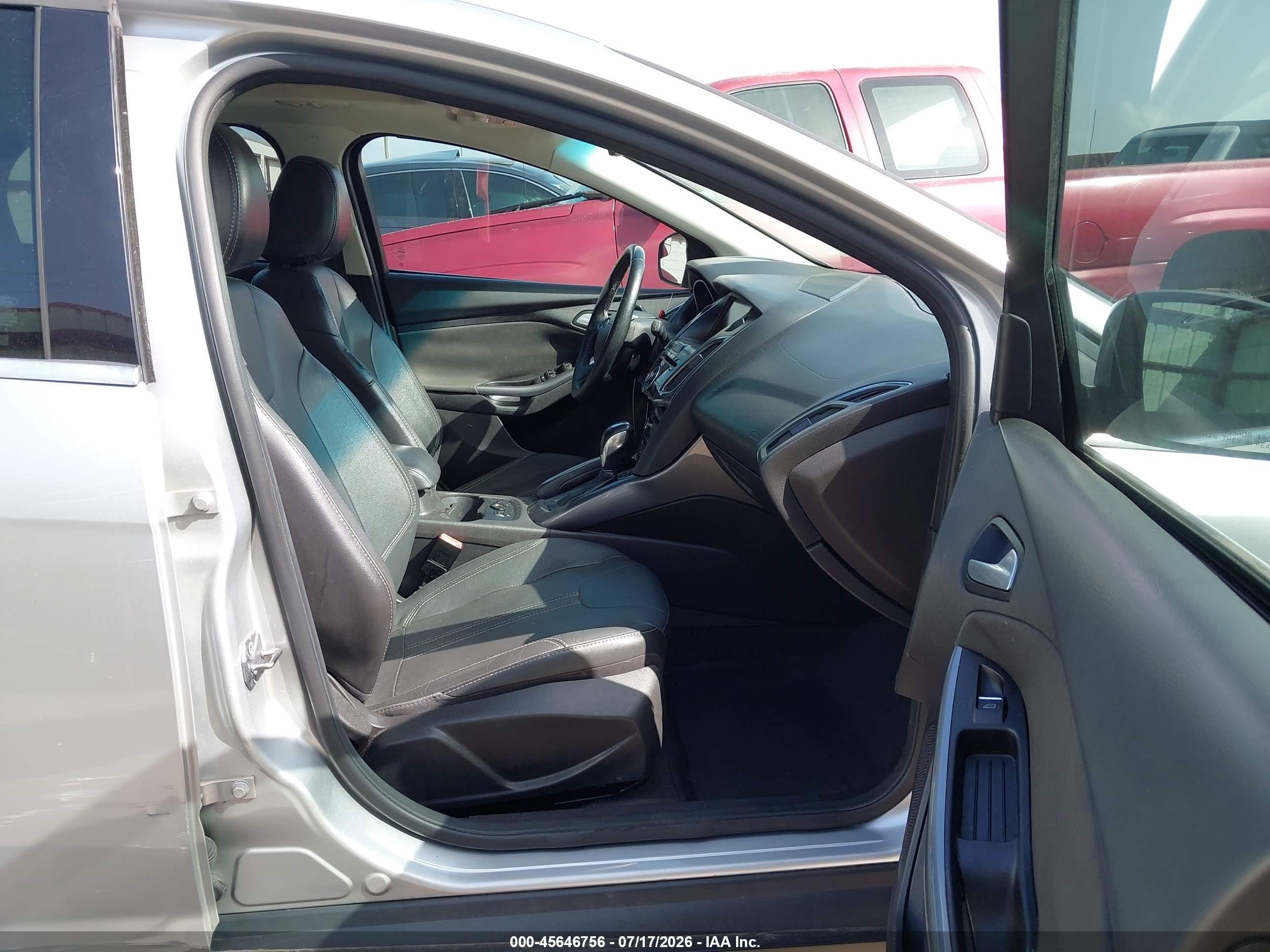 2013 Ford Focus Titanium Серебряный vin: 1FADP3J24DL200212
