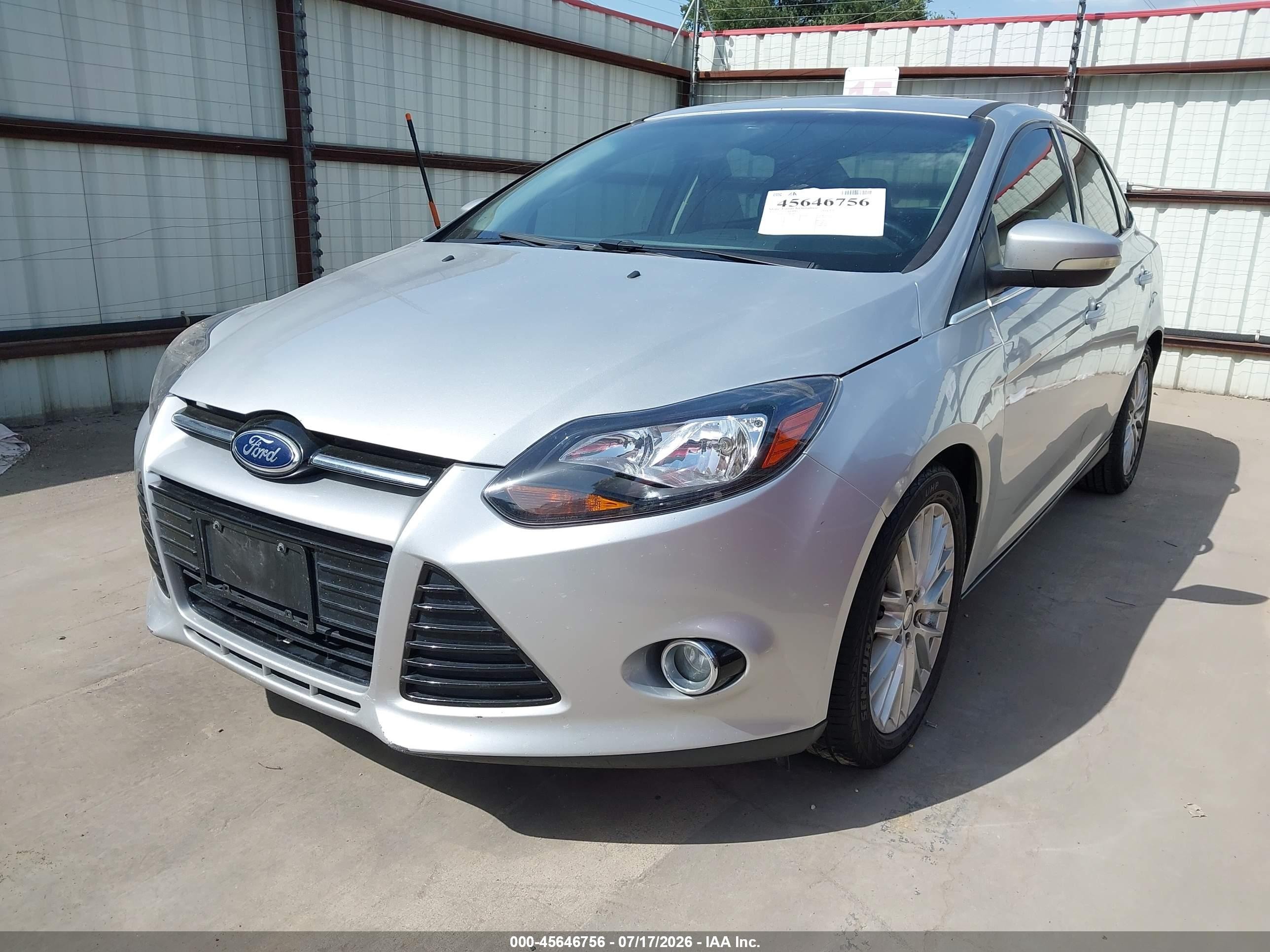 2013 Ford Focus Titanium Серебряный vin: 1FADP3J24DL200212