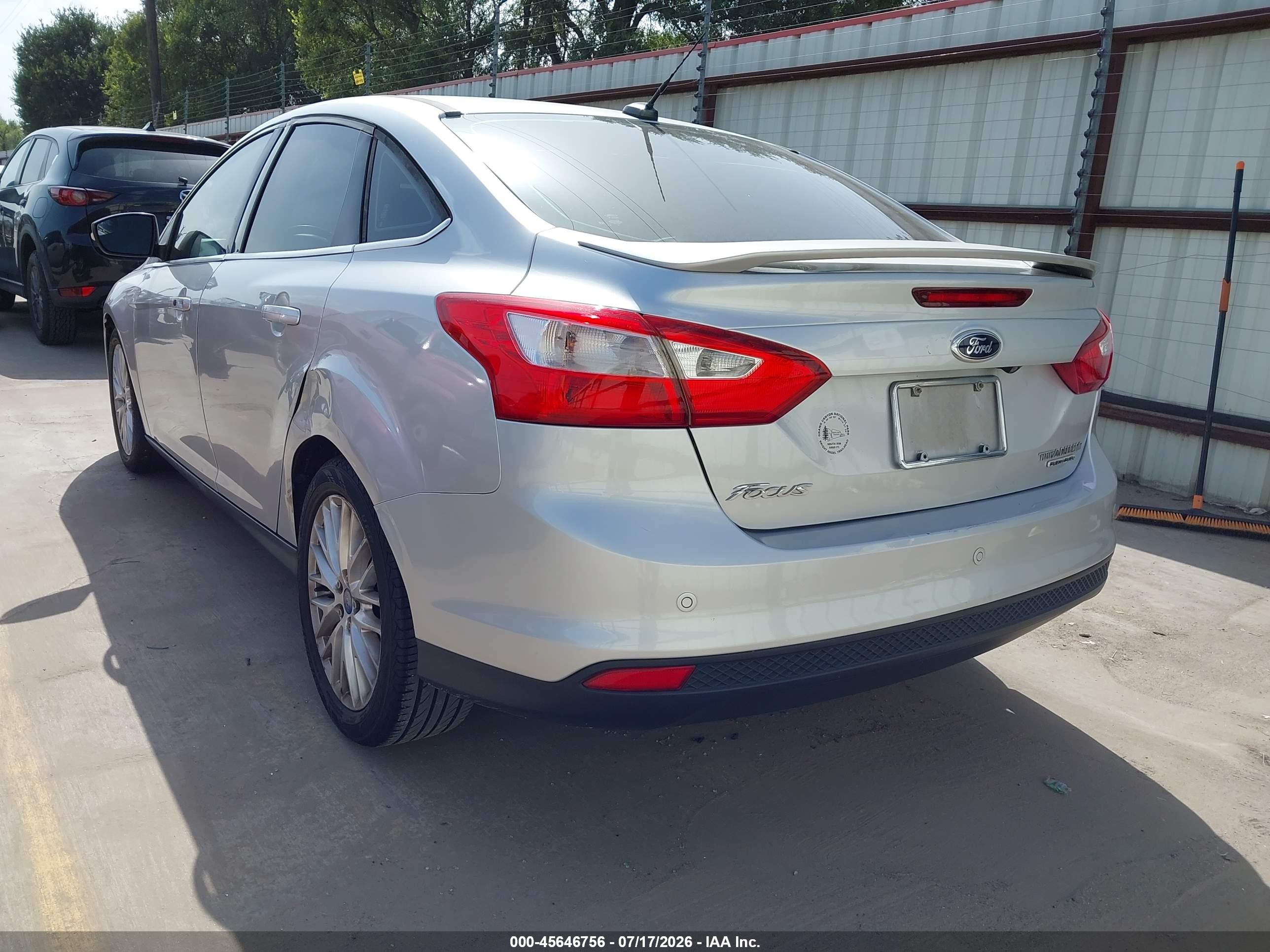 2013 Ford Focus Titanium Серебряный vin: 1FADP3J24DL200212
