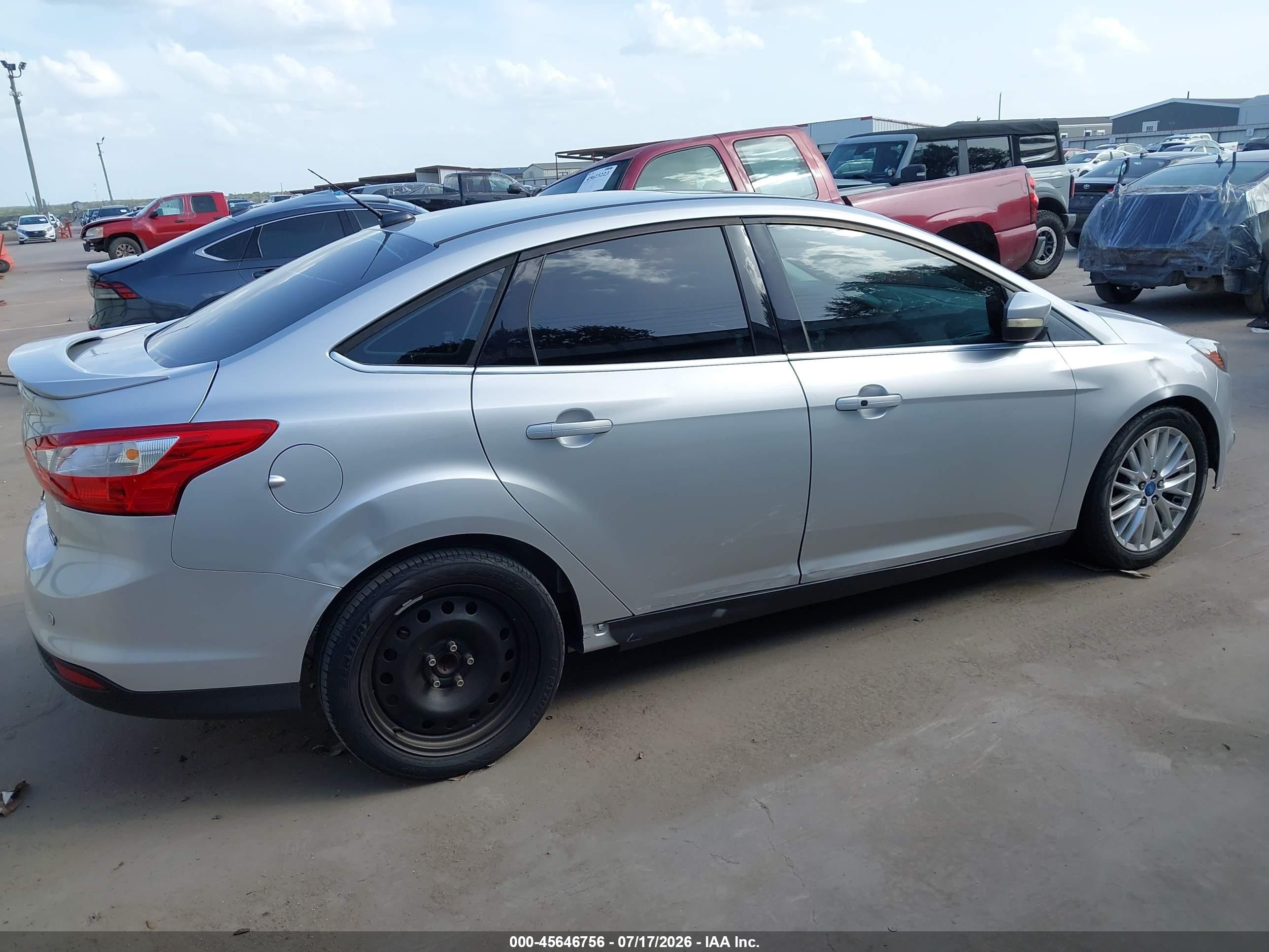 2013 Ford Focus Titanium Серебряный vin: 1FADP3J24DL200212