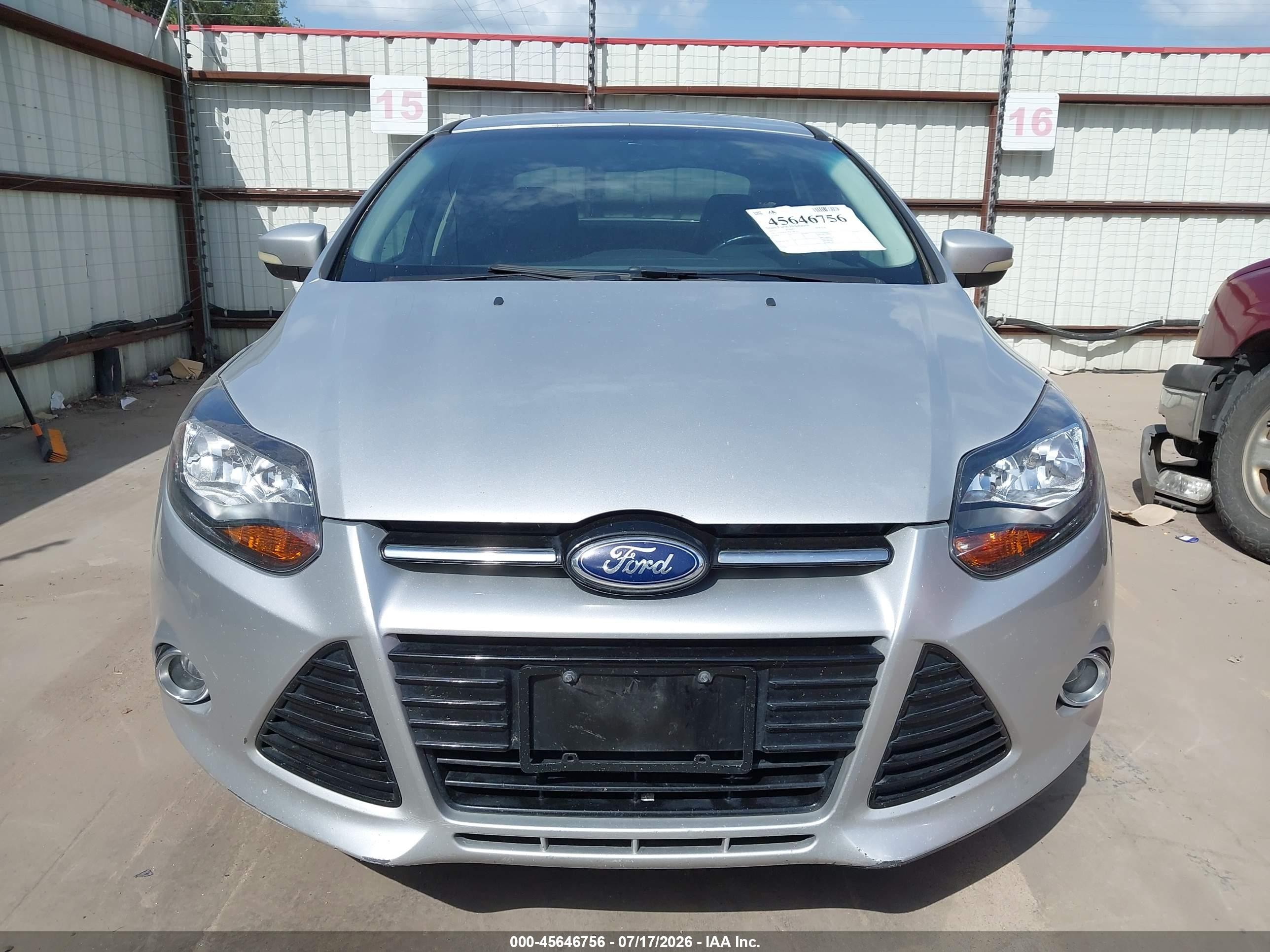 2013 Ford Focus Titanium Серебряный vin: 1FADP3J24DL200212