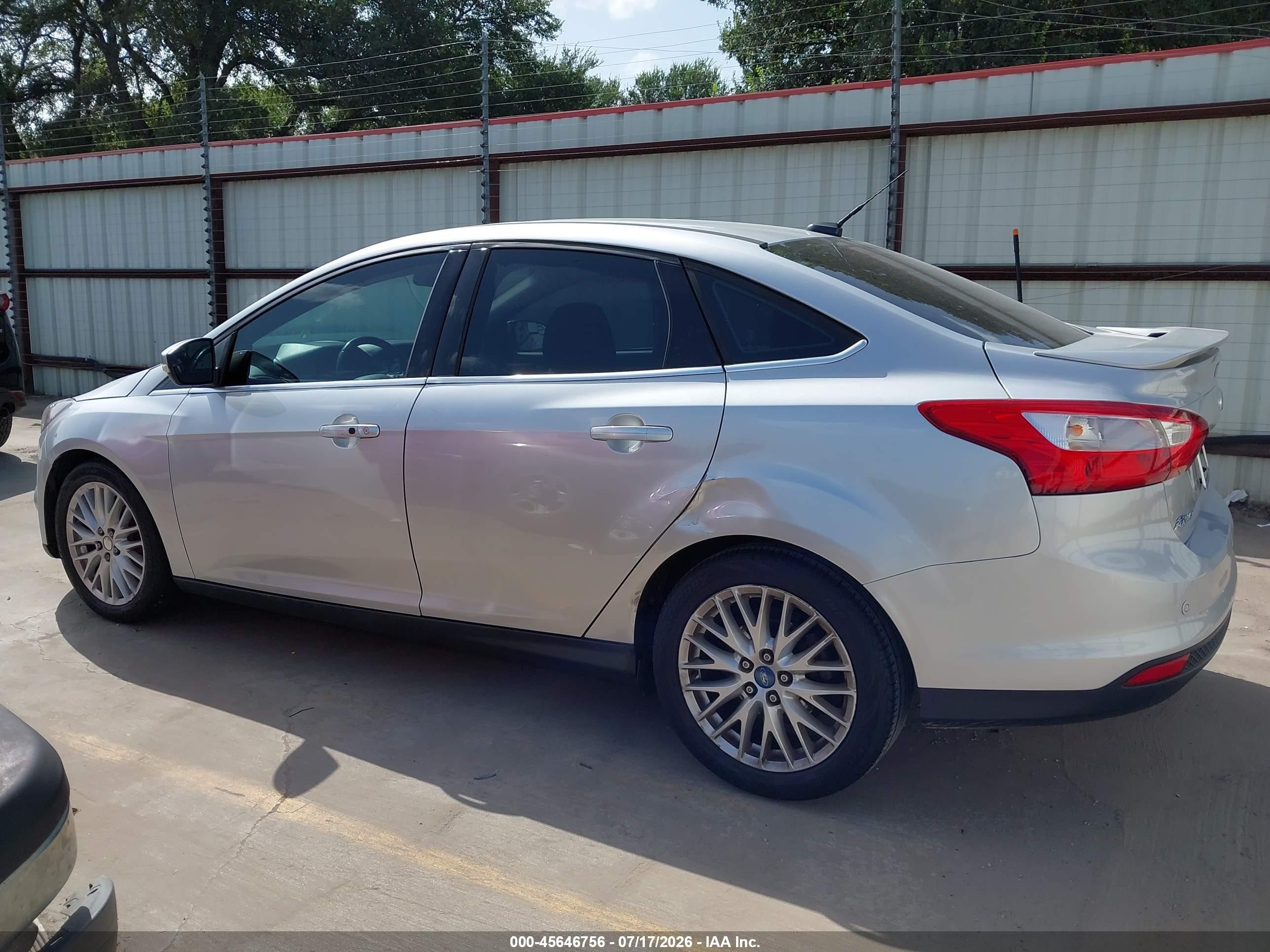 2013 Ford Focus Titanium Серебряный vin: 1FADP3J24DL200212