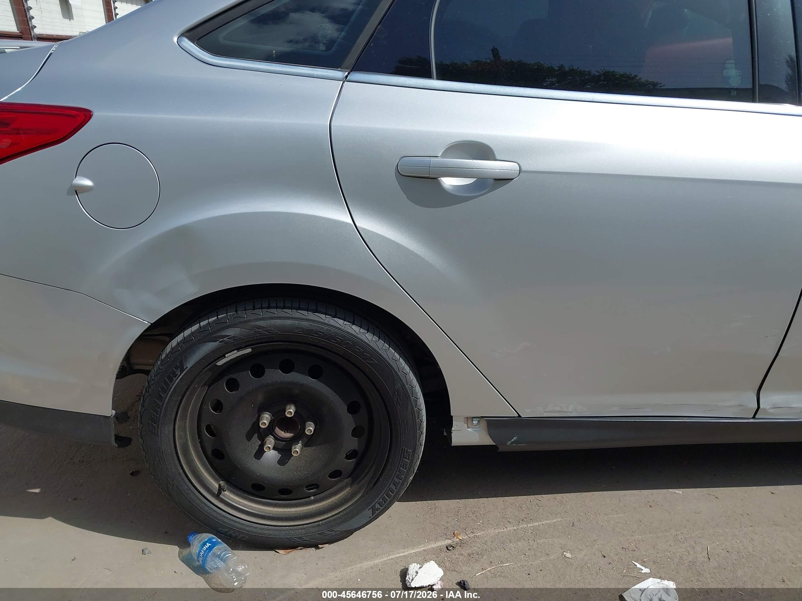 2013 Ford Focus Titanium Серебряный vin: 1FADP3J24DL200212