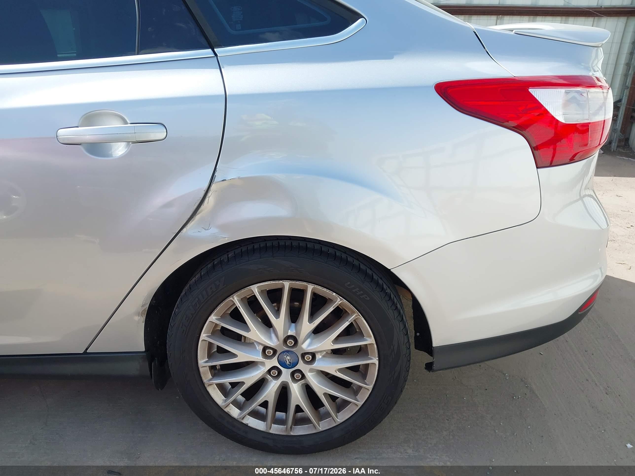 2013 Ford Focus Titanium Серебряный vin: 1FADP3J24DL200212